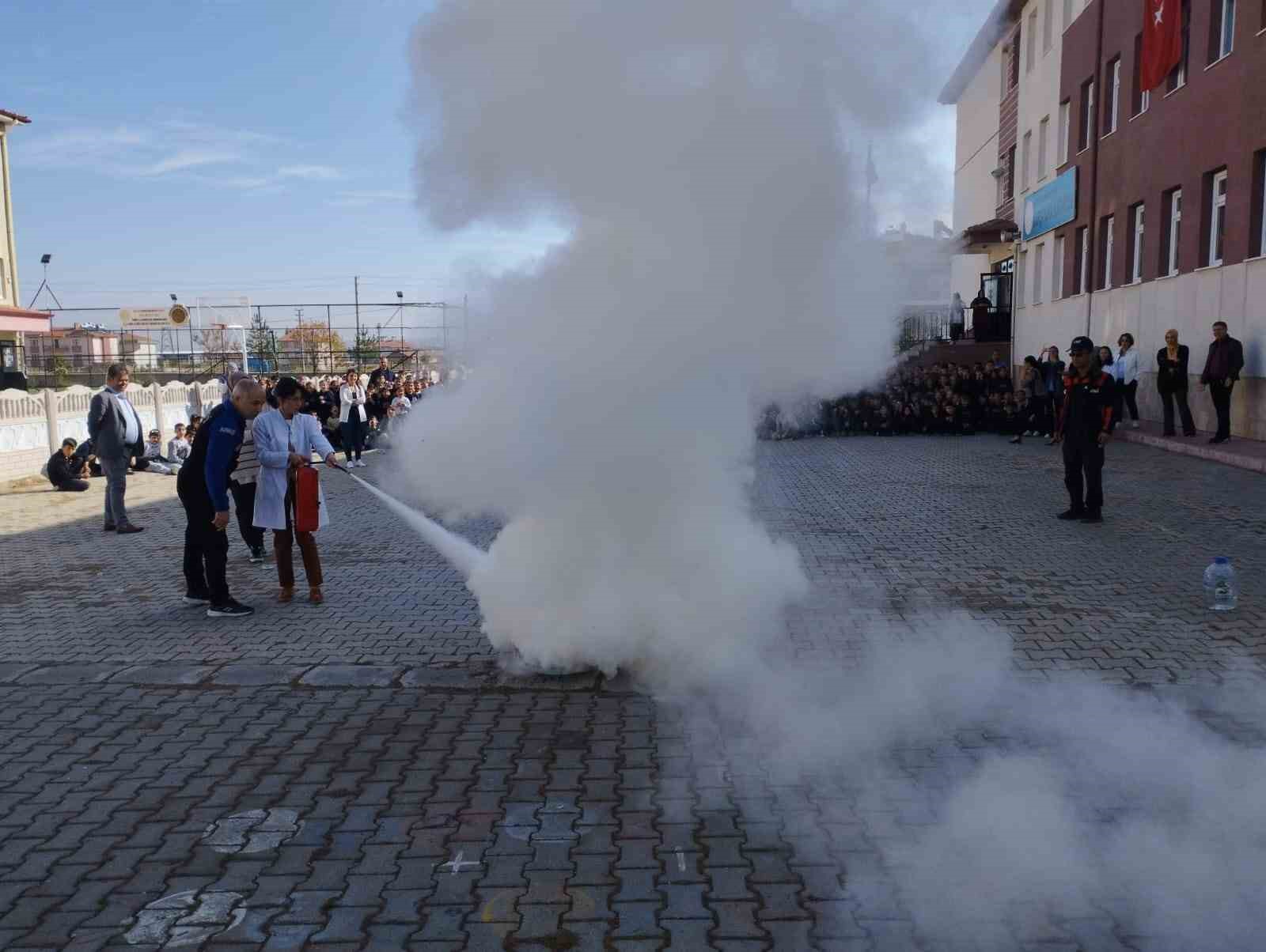 Afyonkarahisar'da Öğrencilere Afet Eğitimi Verildi