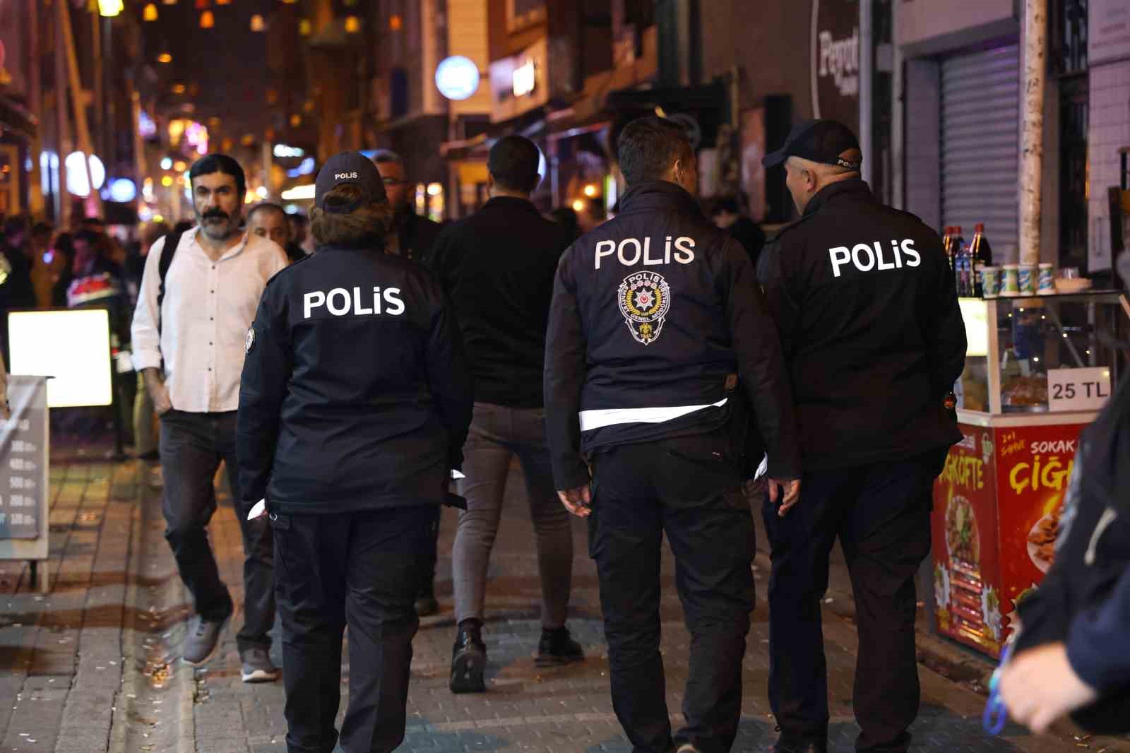 Eskişehir'de Polis, Huzur Uygulamasıyla Şahısları ve Araçları Denetledi