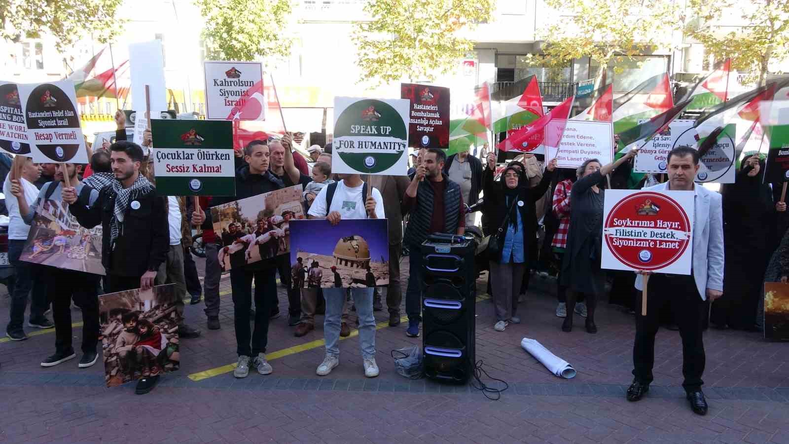 Isparta'da Kudüs Platformu İsrail'e Destek Olan Firmaları Protesto Etti.