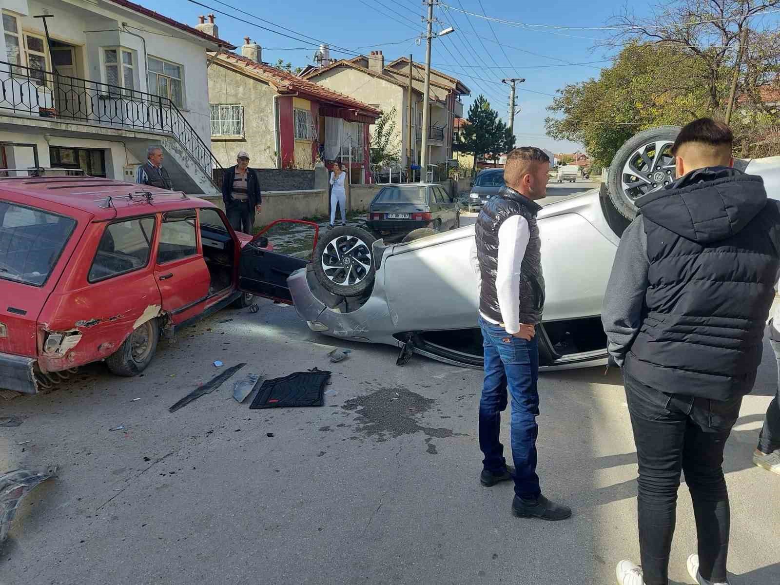 Afyonkarahisar'da Trafik Kazası: 3 Yaralı