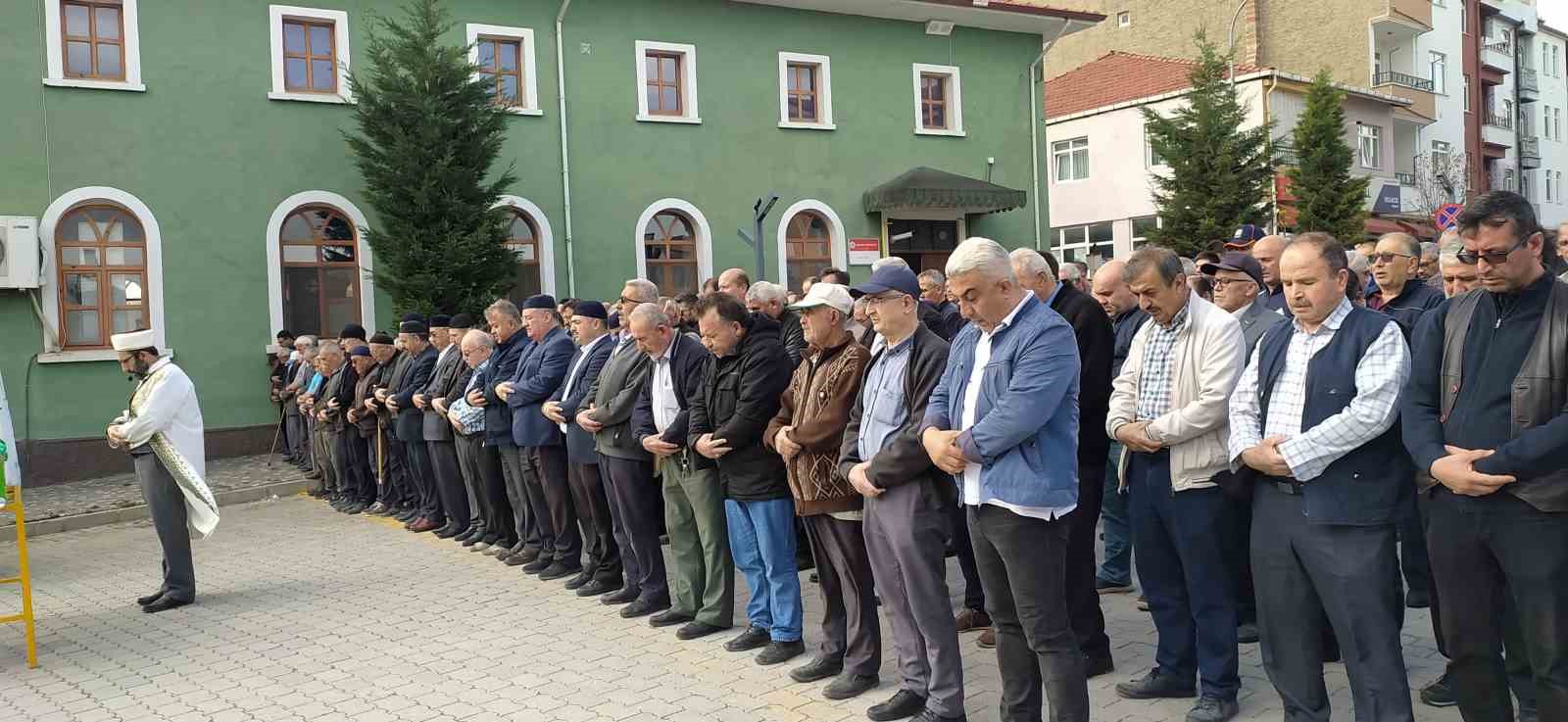 Kütahya'nın Hisarcık ilçesinde eski Anavatan Partisi İlçe Başkanı hayatını kaybetti.