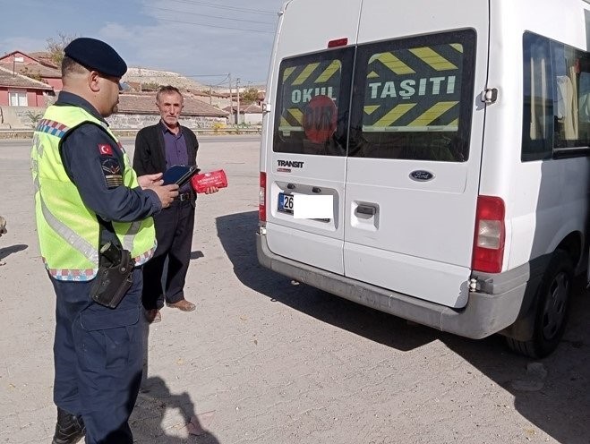 Eskişehir'de okul servislerinde denetim yapıldı.