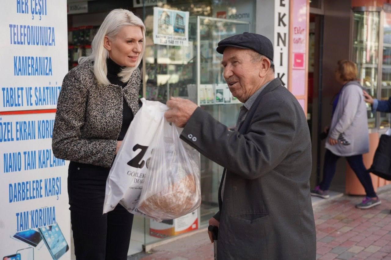 Esnaf ve vatandaşların taleplerini can kulağı ile dinledi
