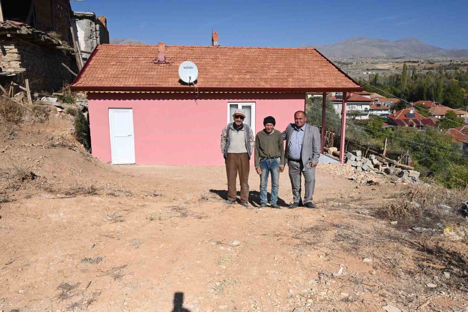 Isparta Belediyesi, Körküler Köyü'nde yapılacak kadar kötü durumda olan evleri yeniledi