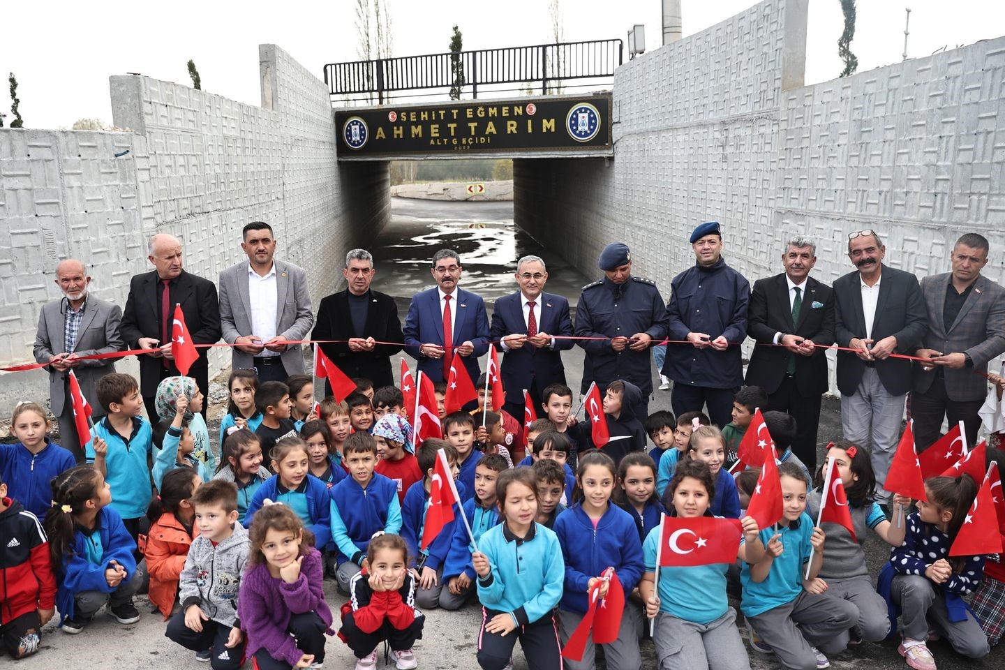 Kütahya Belediyesi, Şehit Ahmet Tarım Alt Geçidi'ni açtı.