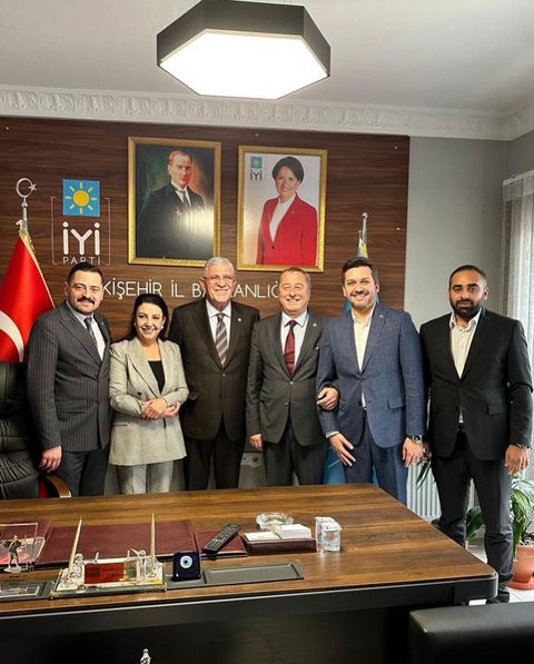 Afyonkarahisar Milletvekili İYİ Parti'li Olgun, Eskişehir'de buluştu.