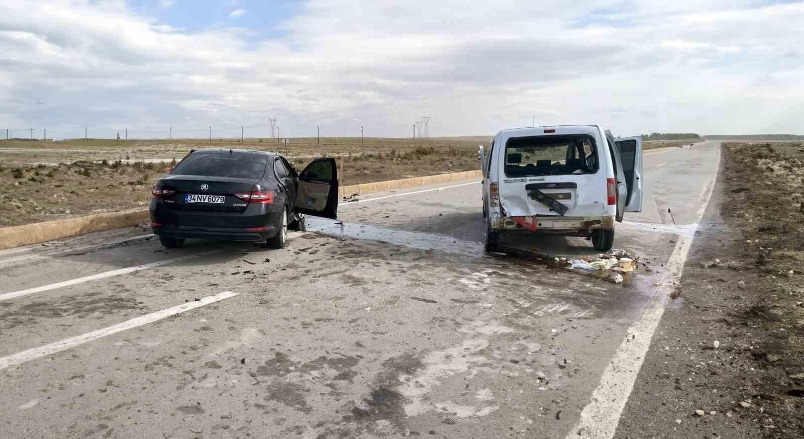 Afyonkarahisar'da çarpışan araçlarda 4 yaralı