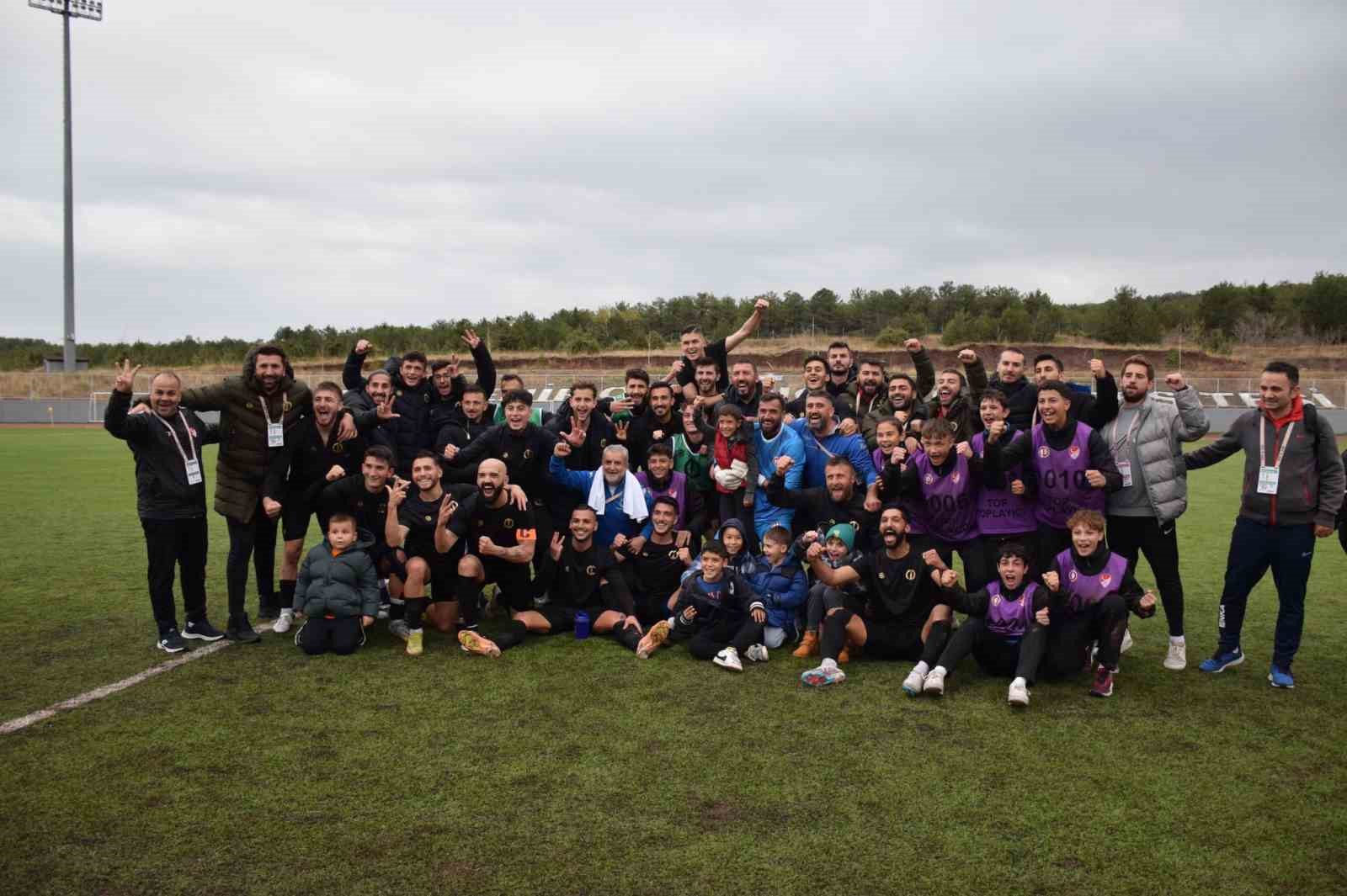 Anadolu Üniversitesi Karşıyaka'yı 3-2 yendi.