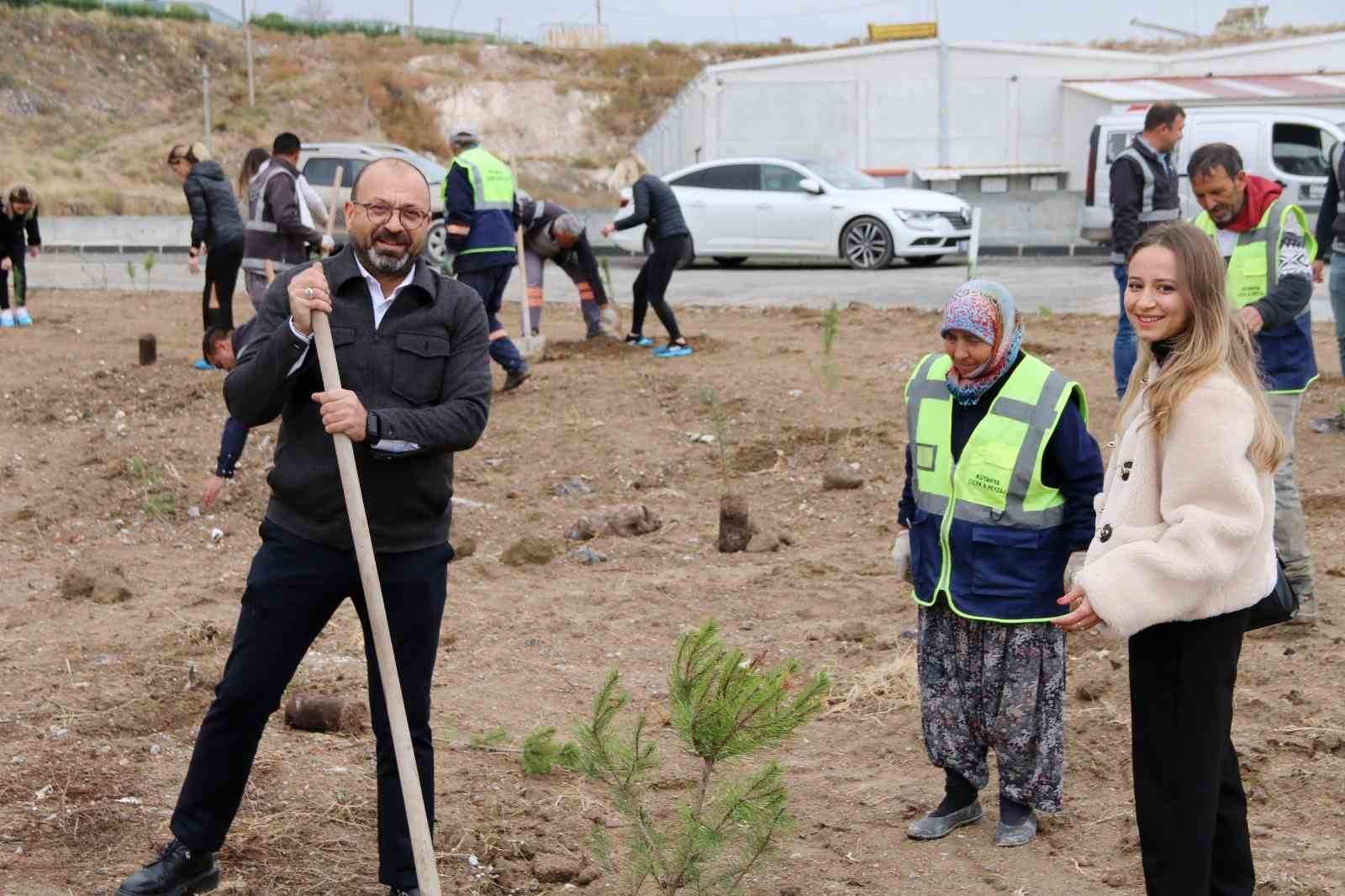 Kütahya OSB, Milli Ağaçlandırma Günü'nde fidan dikim etkinliği düzenledi.