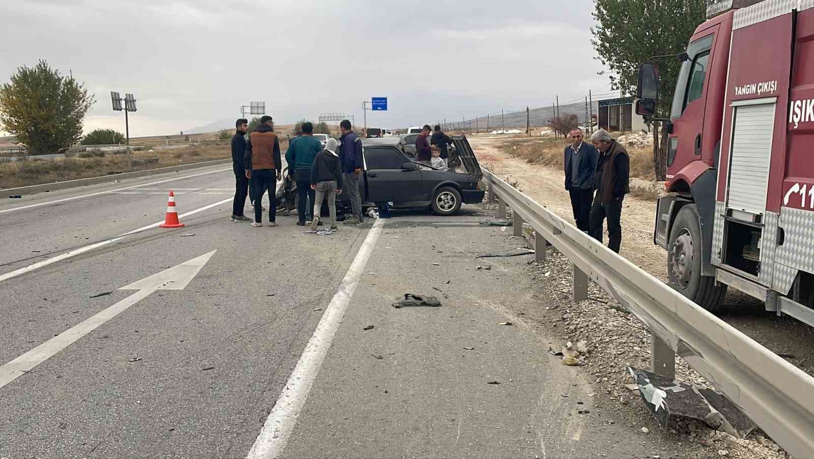 Afyonkarahisar'da korkunç kaza: 1 ölü, 4 yaralı