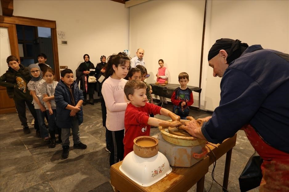 İnegöl'de Çocuklara Çömlek Atölyesi Düzenlendi.