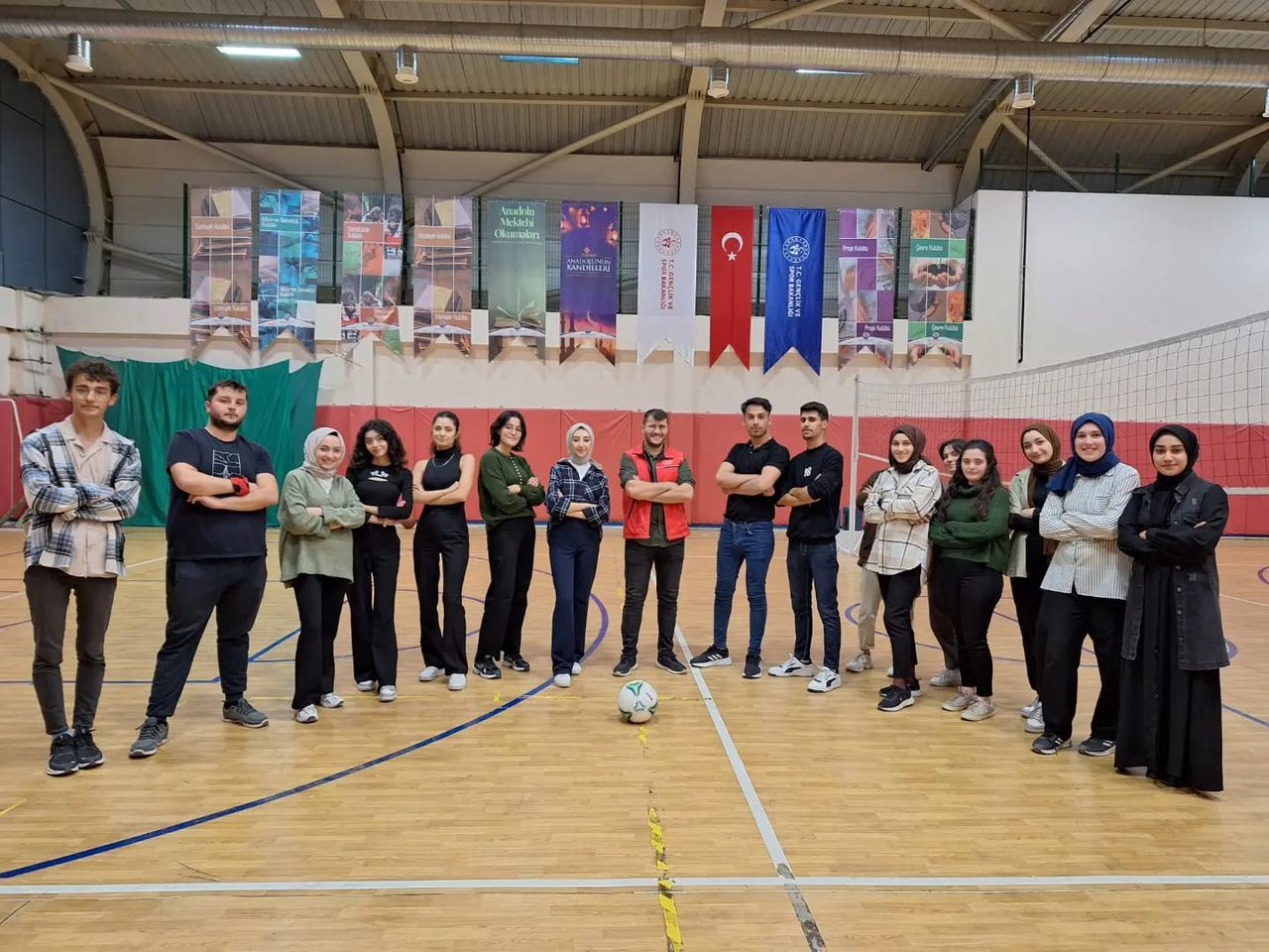 Afyonkarahisar Gençlik Merkezi'nden Gençlere Stresli Sınavlar İçin Voleybol Ateşi