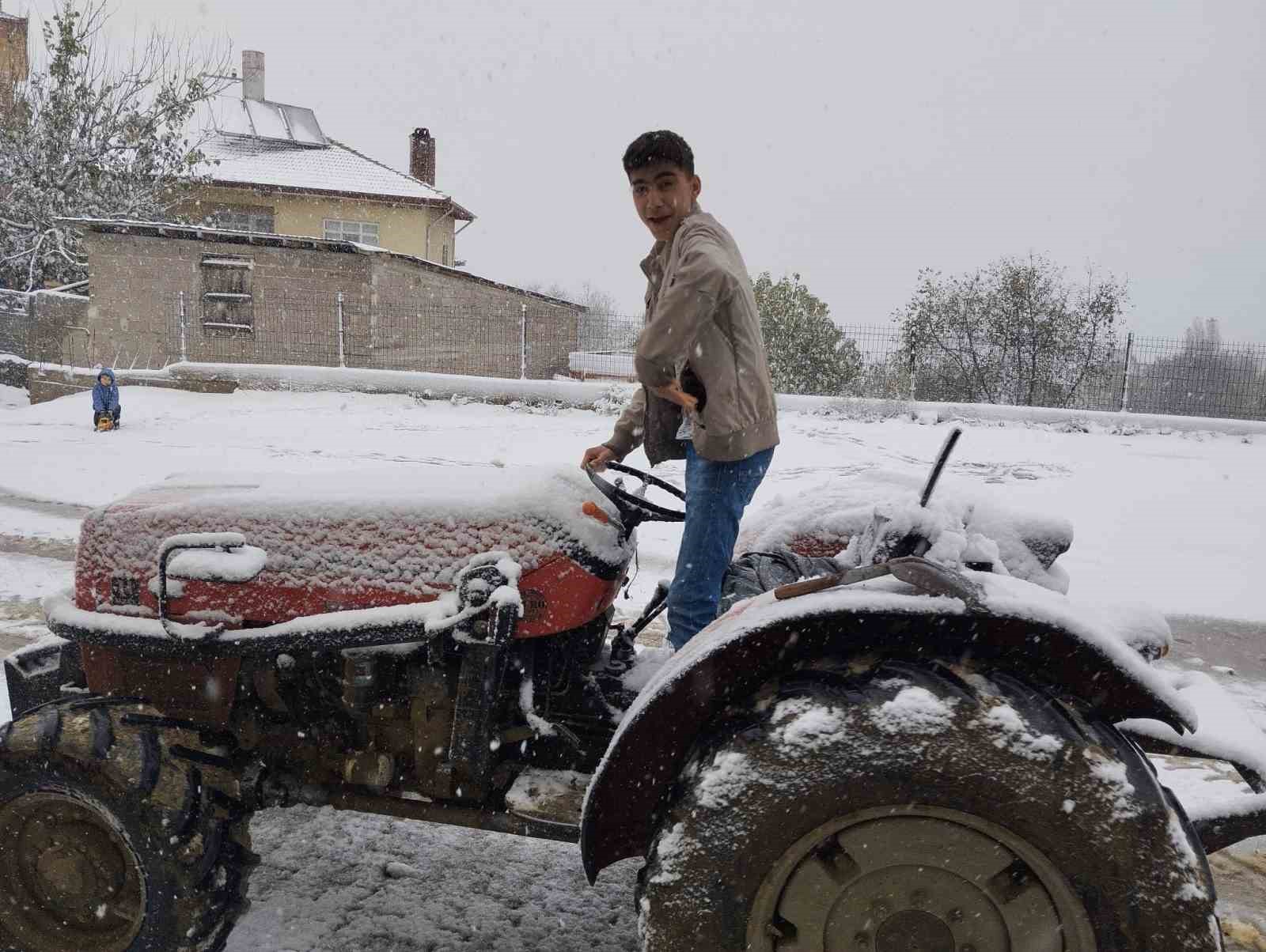 Bilecik ve ilçelerinde 15 santimetrelik kar yağışı yaşandı