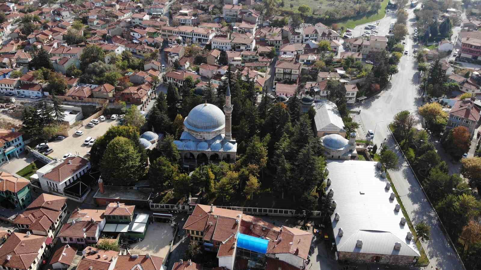 Eskişehir'de Tarihi Kurşunlu Camii Turistlerin İlgi Odağı