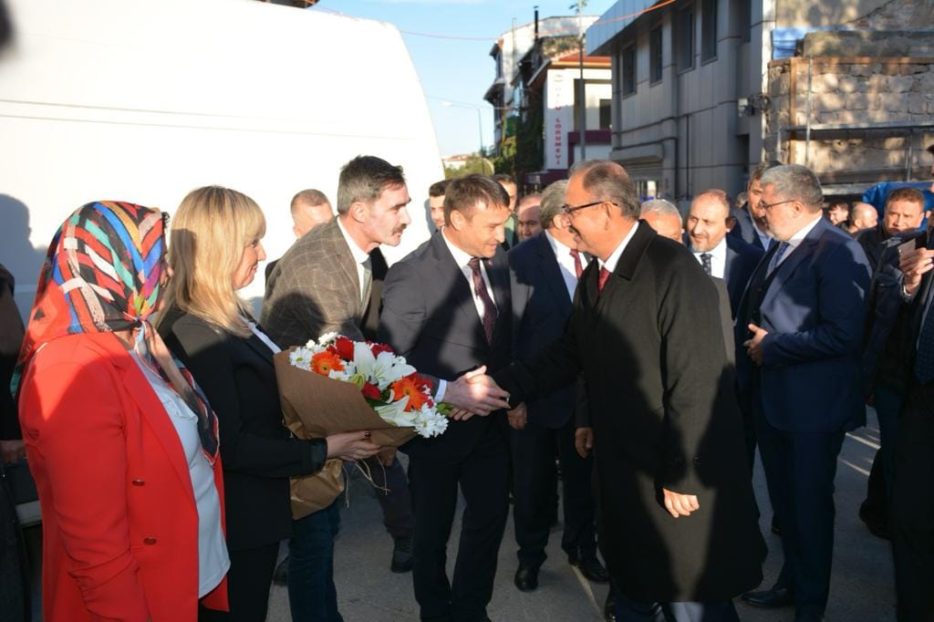 Afyonkarahisar'da Bakan Özhaseki'nin ziyareti memnuniyetle karşılandı