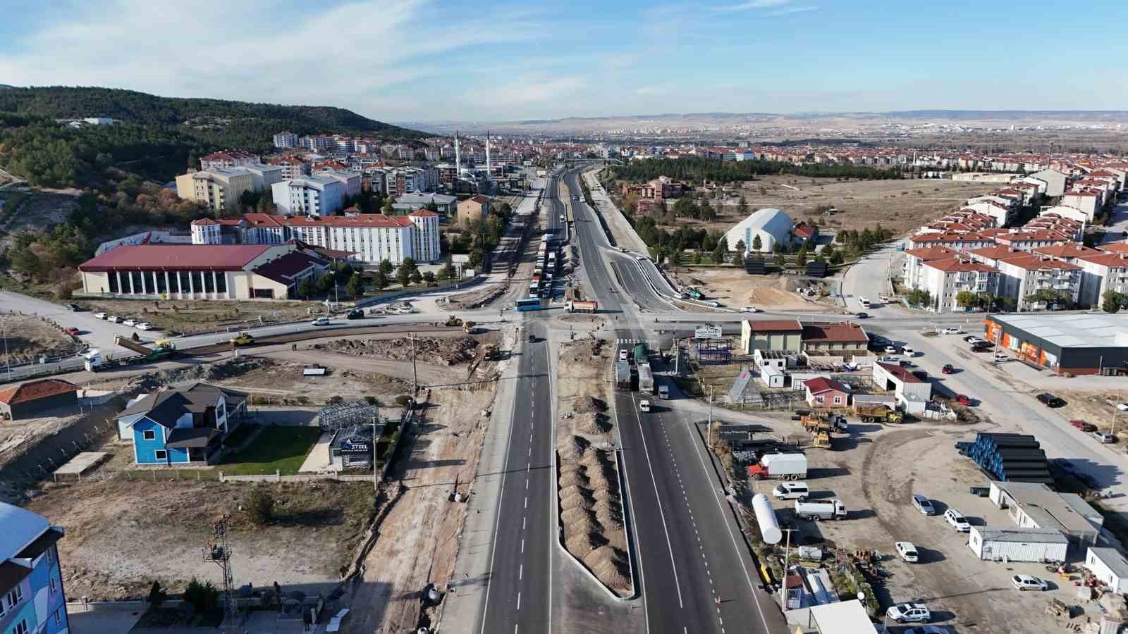 Kütahya Belediyesi, Zafertepe ve Germiyan Kampüsü kavşaklarında çalışmaları hızlandırıyor.