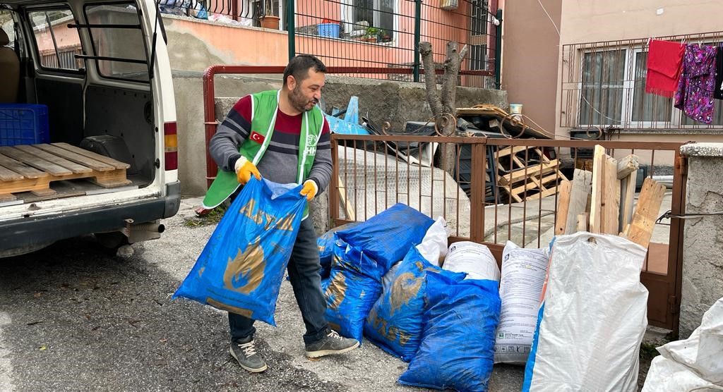 Kütahya İHH, Kasım Ayında Kış Yardımlarını Gerçekleştirdi