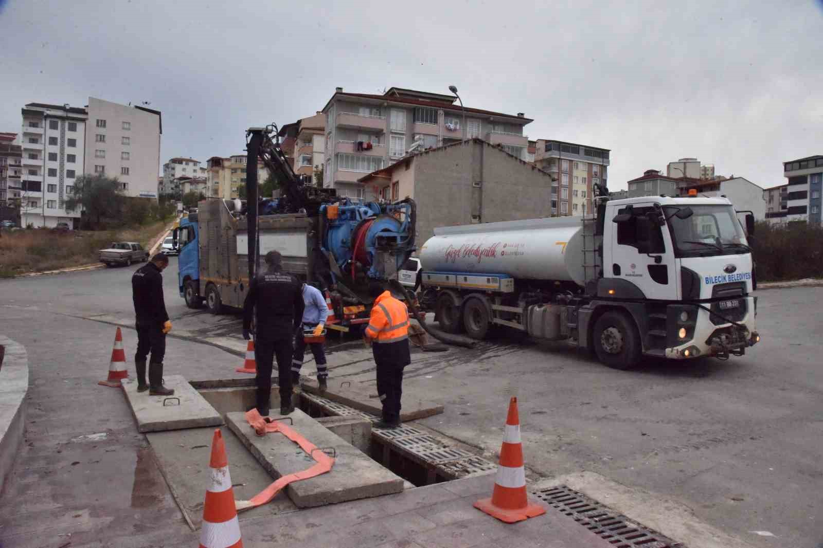 Bilecik'te Yağmur Suyu ve Kanalizasyon Hatlarında Temizlik Çalışması