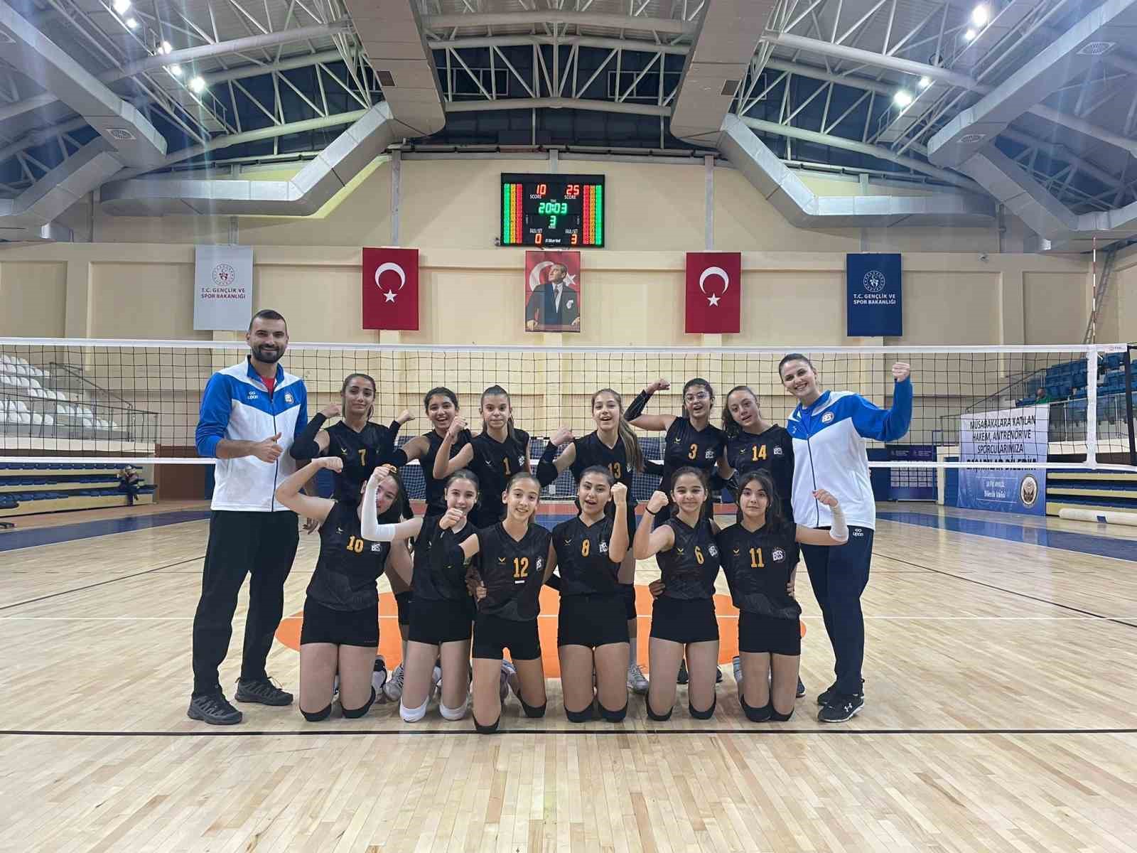 Bozüyük Belediyesi Voleybol Midi Kızlar, Bilecik Şampiyonası'nda başarıya ulaştı