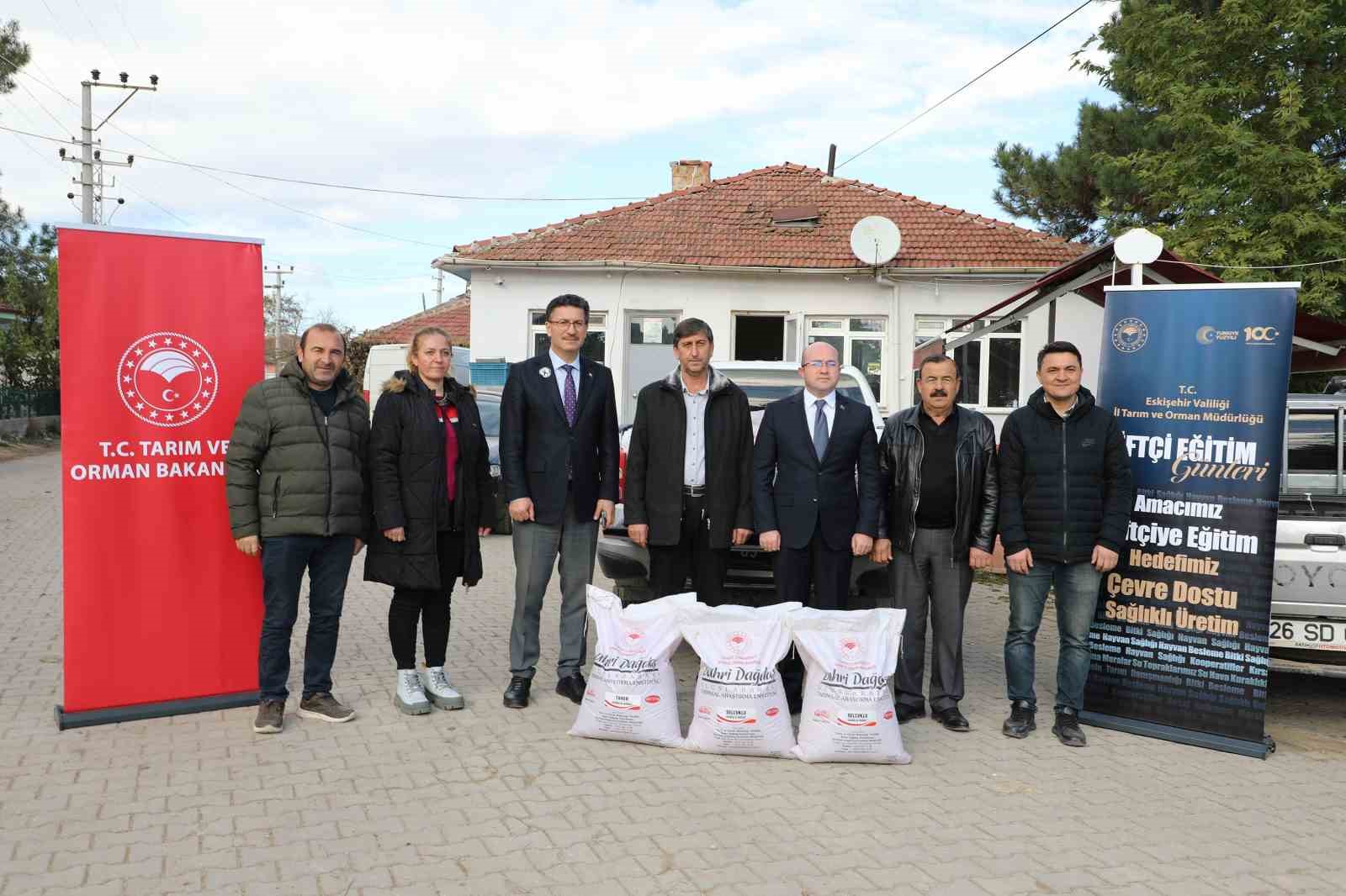 Eskişehir'de kuraklığa ve hastalıklara dayanıklı buğday tohumları dağıtıldı