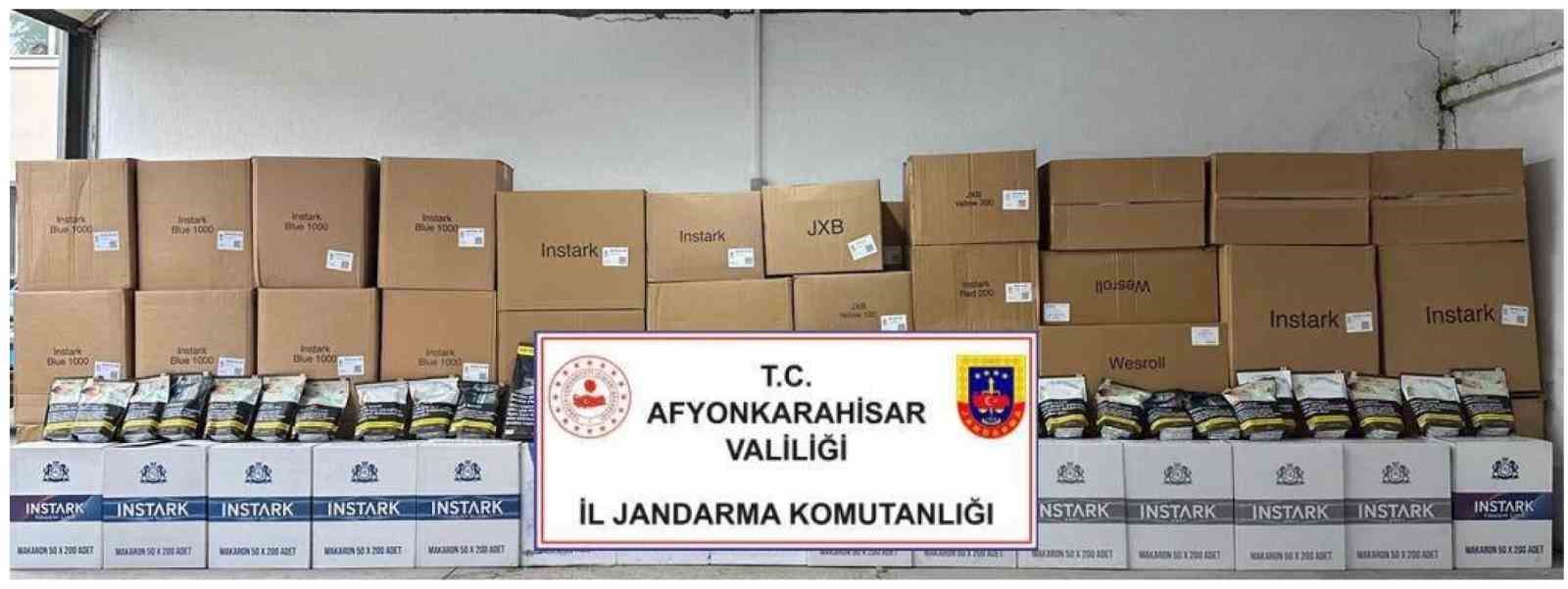 Afyonkarahisar'da Jandarma, Aramada Kaçak Malzeme Ele Geçirdi