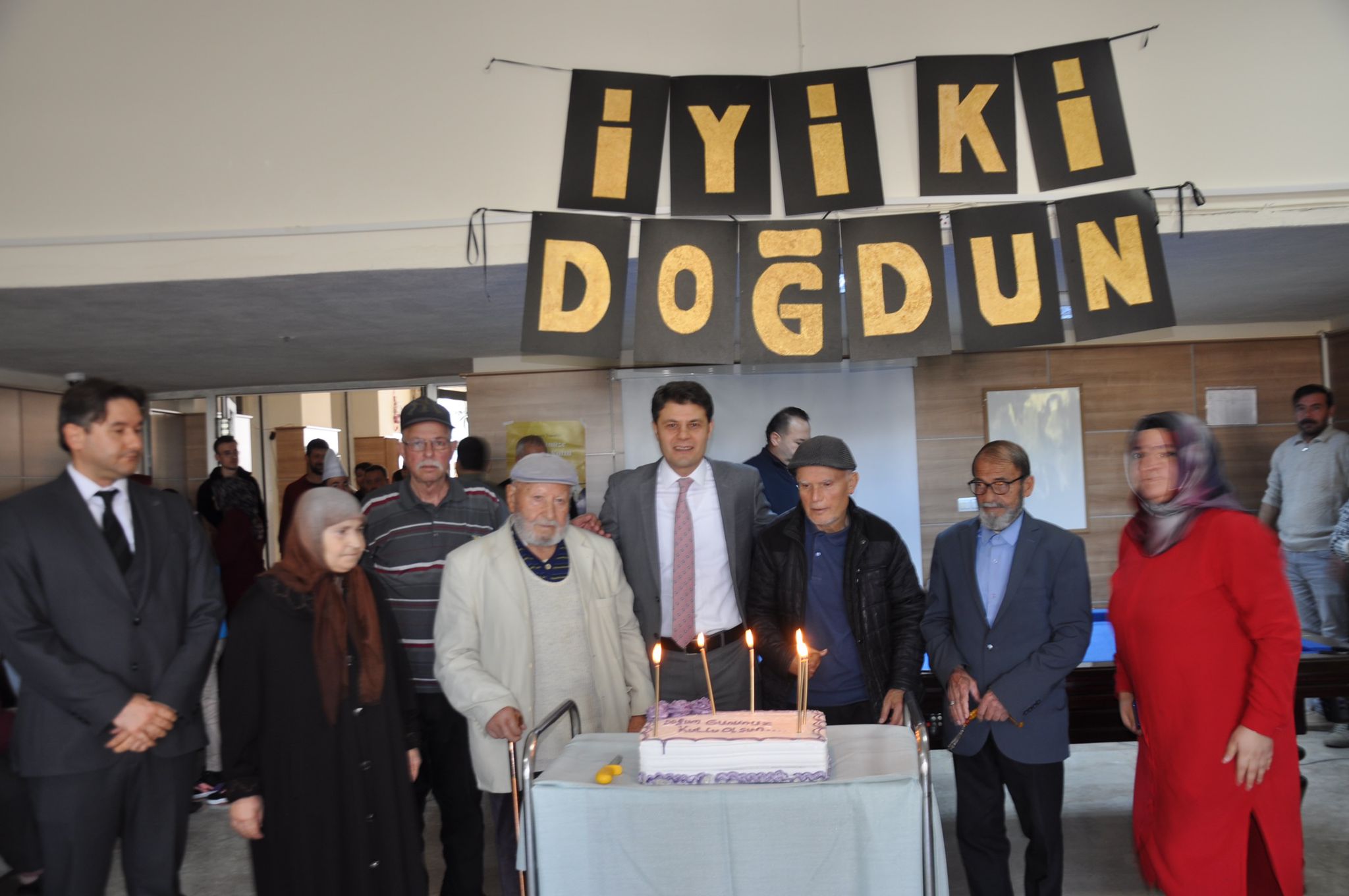 Kaymakam ve Müdürlerden Olumlu Etkinlik Hüseyin Develi Huzurevi'nde