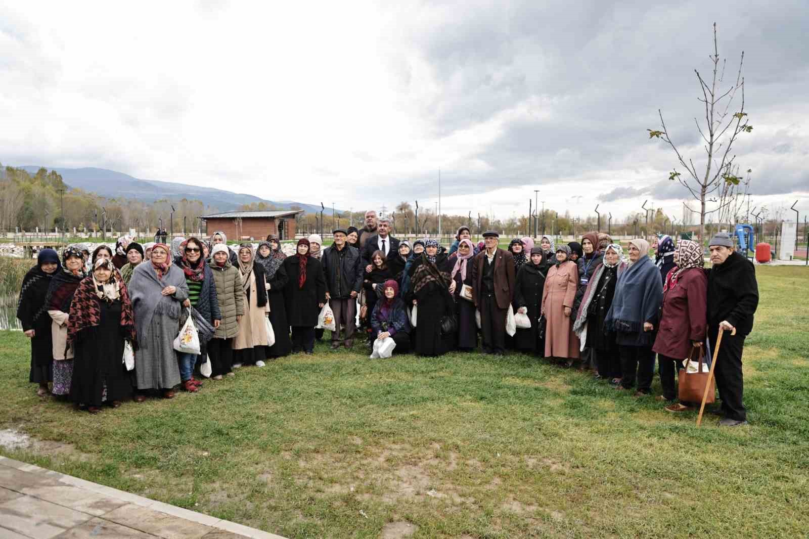 Kütahya Belediyesi, 65 yaş üstü vatandaşlarına özel gezi düzenledi.