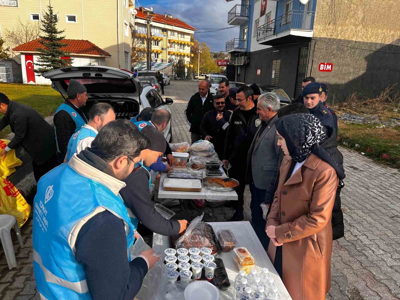 Kütahya'da Filistin'e Yardım İçin Hayır Çarşısı Açıldı