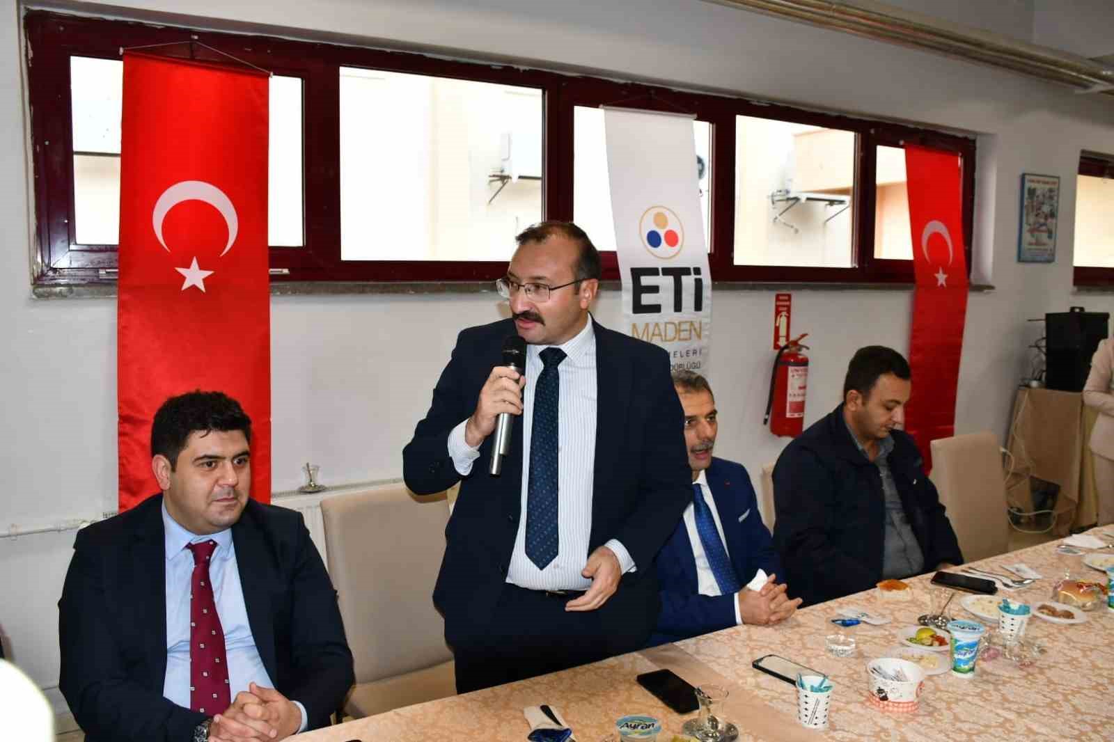 Emet Belediye Başkanı Öğretmenlere Minnettarlığını Gösterdi