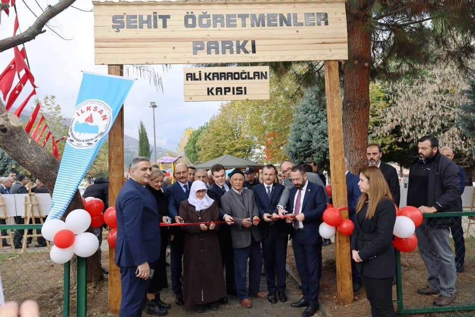 Simav'da Şehit Öğretmenler Parkı açıldı