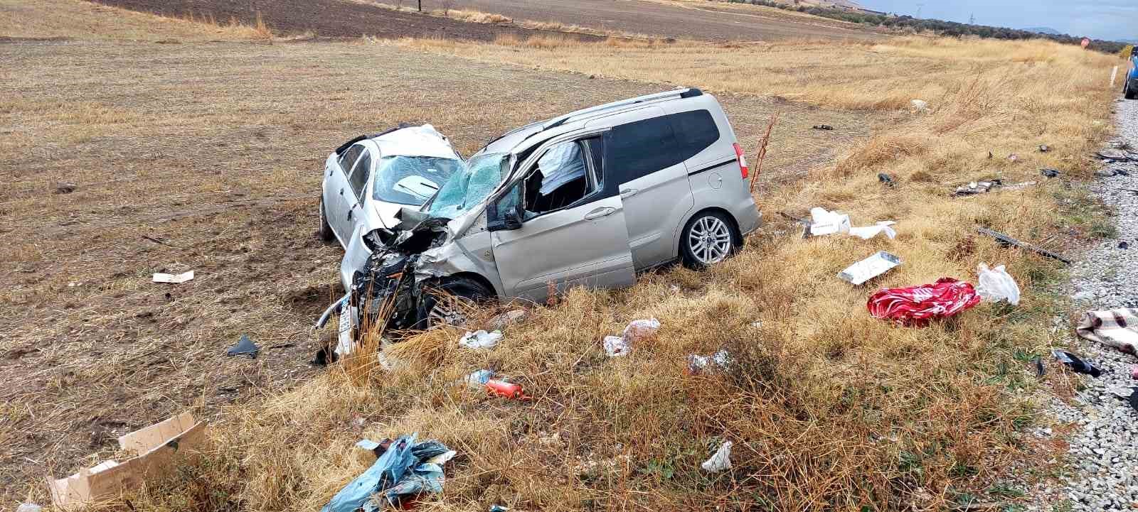 Dinar'da trafik kazası: 3 yaralı