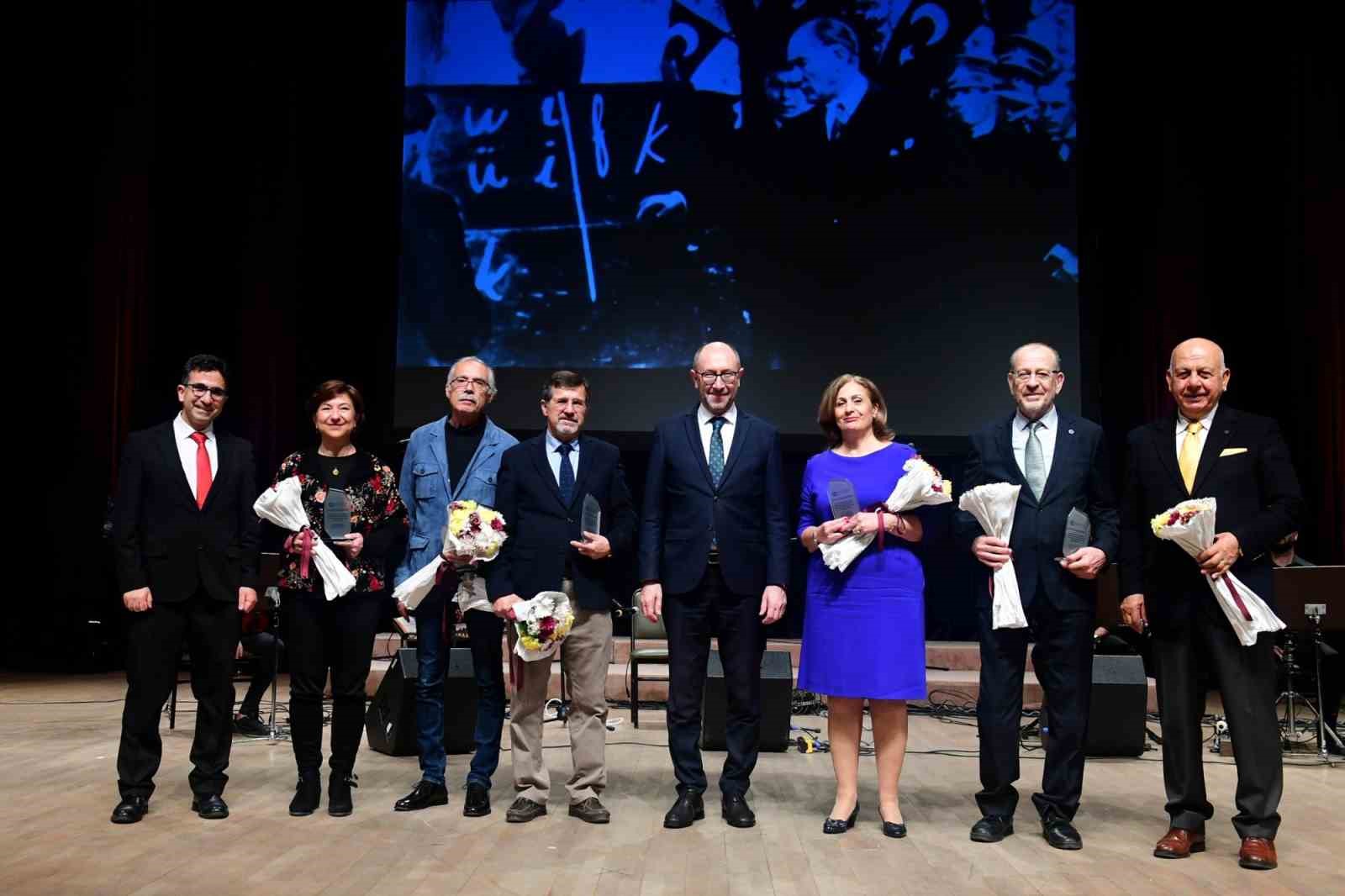 Anadolu Üniversitesi, Öğretmenler Günü Programı Düzenledi.