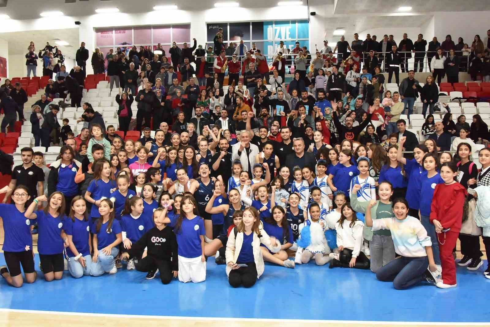 Bozüyük Kadın Voleybol Takımı Sakarya'yı Yendi