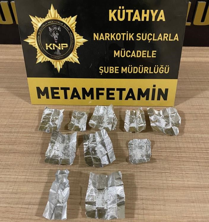 Kütahya'da Narkotik Polisi, 12,96 gram metamfetamin ele geçirdi.