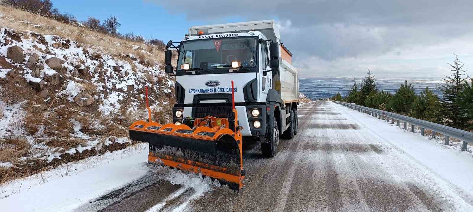 Afyonkarahisar'da Kar Temizleme Çalışmaları Devam Ediyor