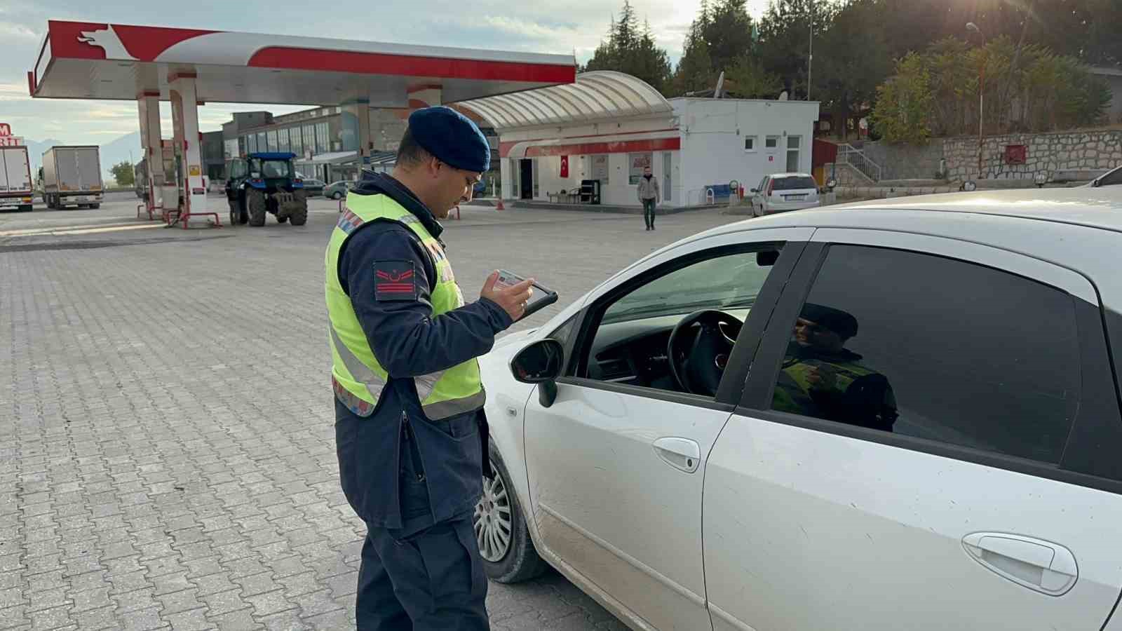 Afyonkarahisar'ın Bolvadin ilçesinde Jandarma denetimleri