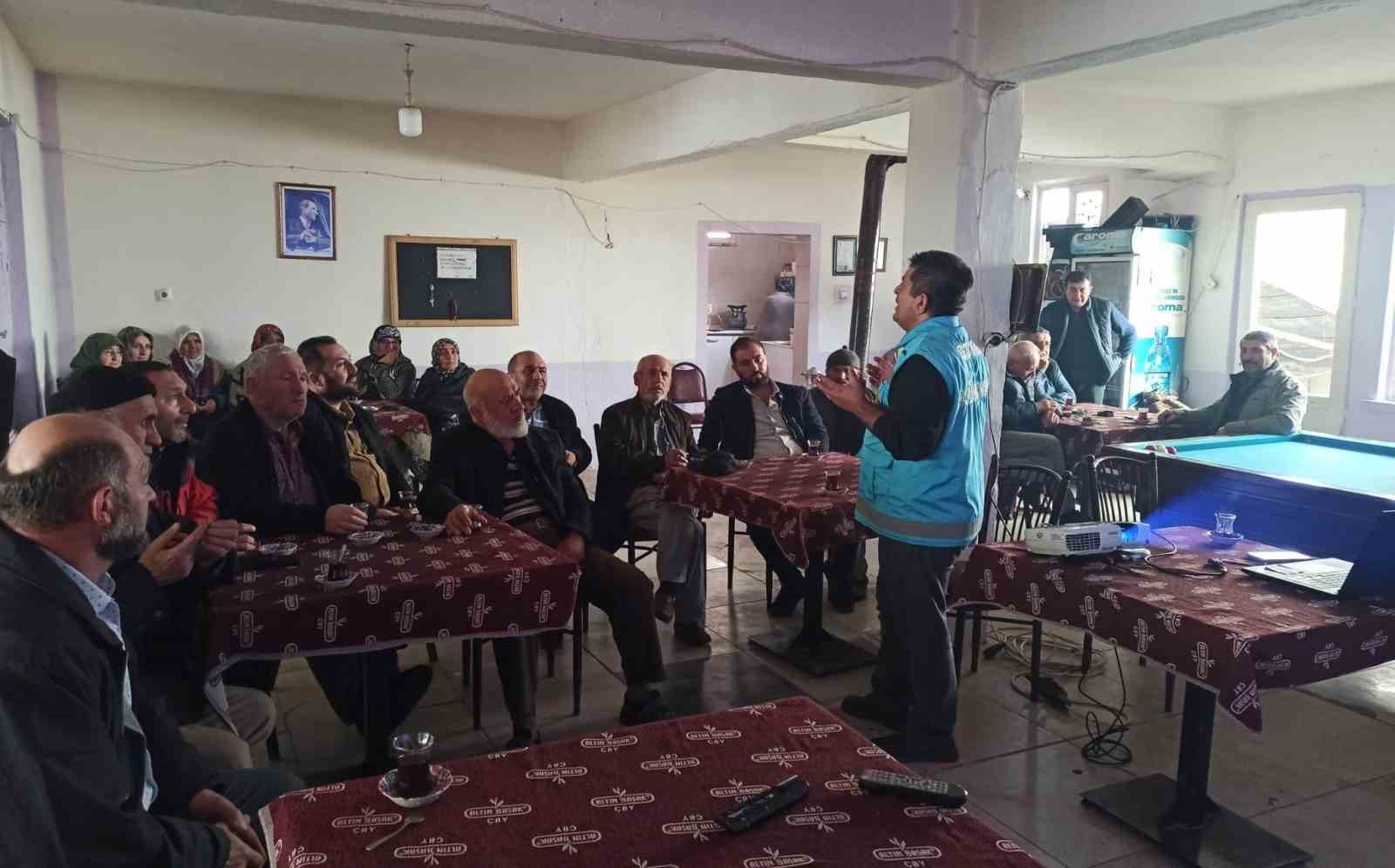 Kütahya'da çiftçilere ahududu yetiştiriciliği için İyi Tarım Uygulamaları eğitimi verildi