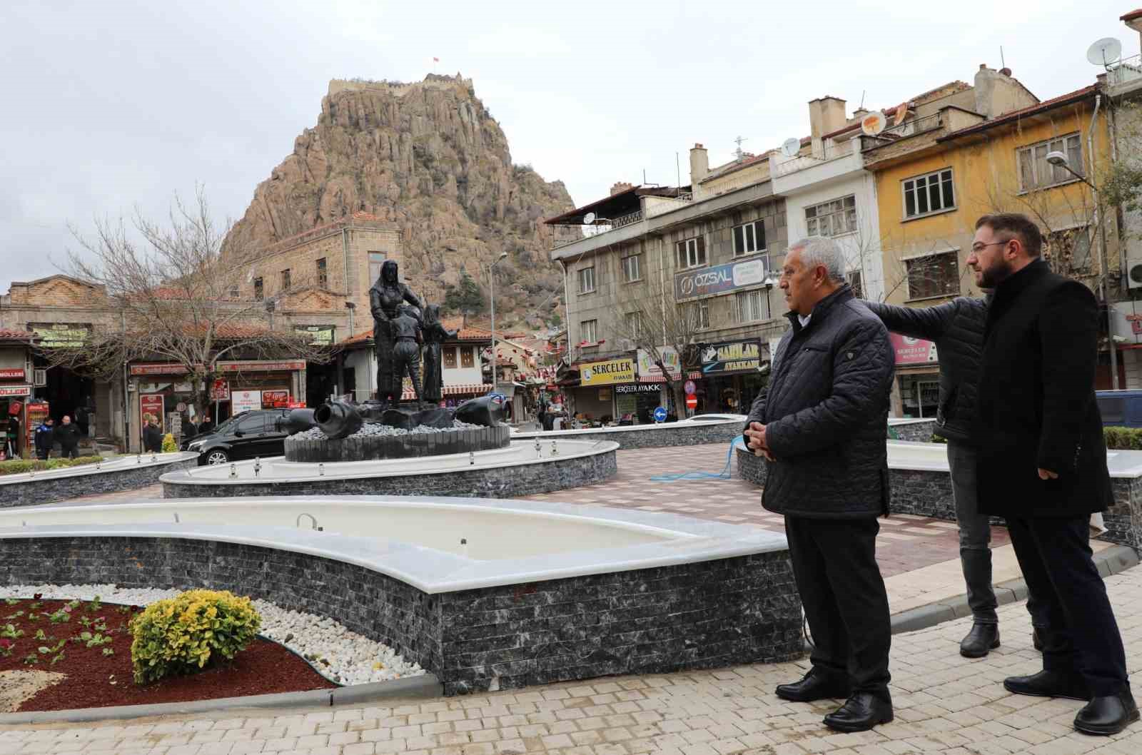 Afyonkarahisar Belediyesi, Bedesten Kavşağı'na modern dokunuş yaptı.