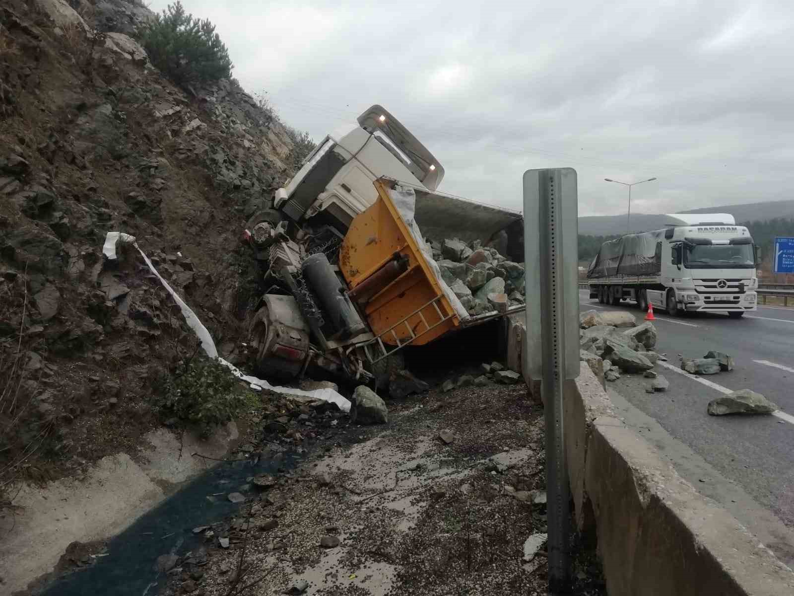 Bilecik'te Kamyon Kazası: 1 Yaralı