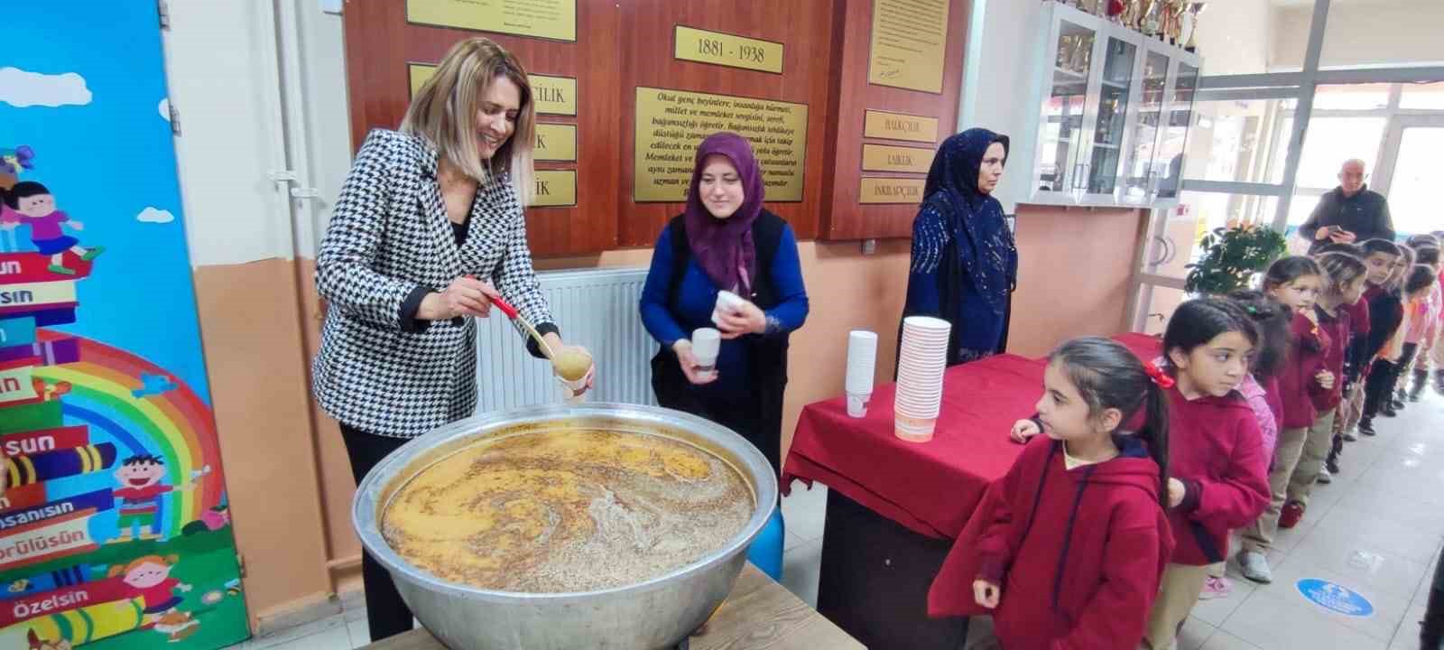 Kütahya'da İstiklal İlkokulu Sağlık İçin Tarhana Etkinliği Düzenledi