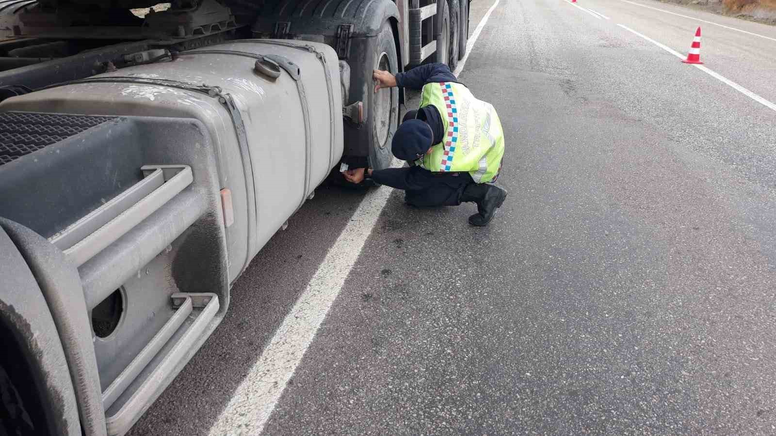 Hisarcık Jandarma Trafik, Kış Lastiği Denetimi Yapıyor