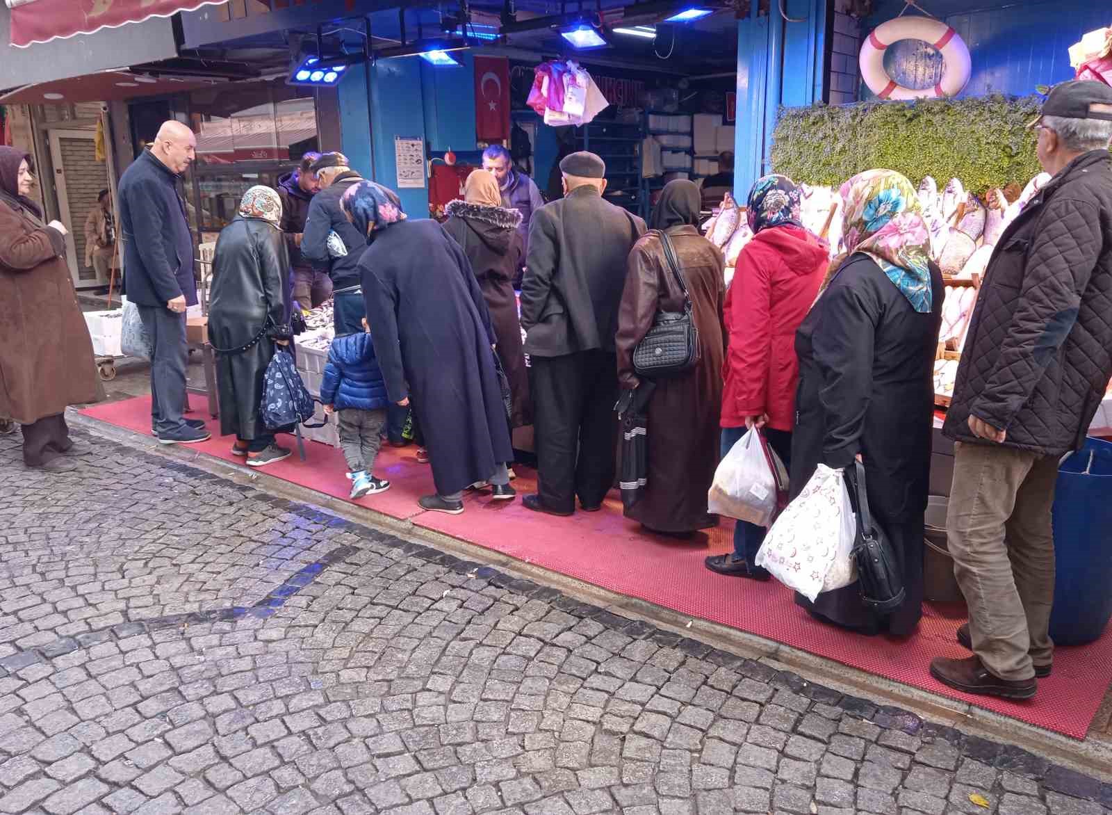 Eskişehir'de Hamsi Fiyatlarındaki İndirim Vatandaşları Harekete Geçirdi