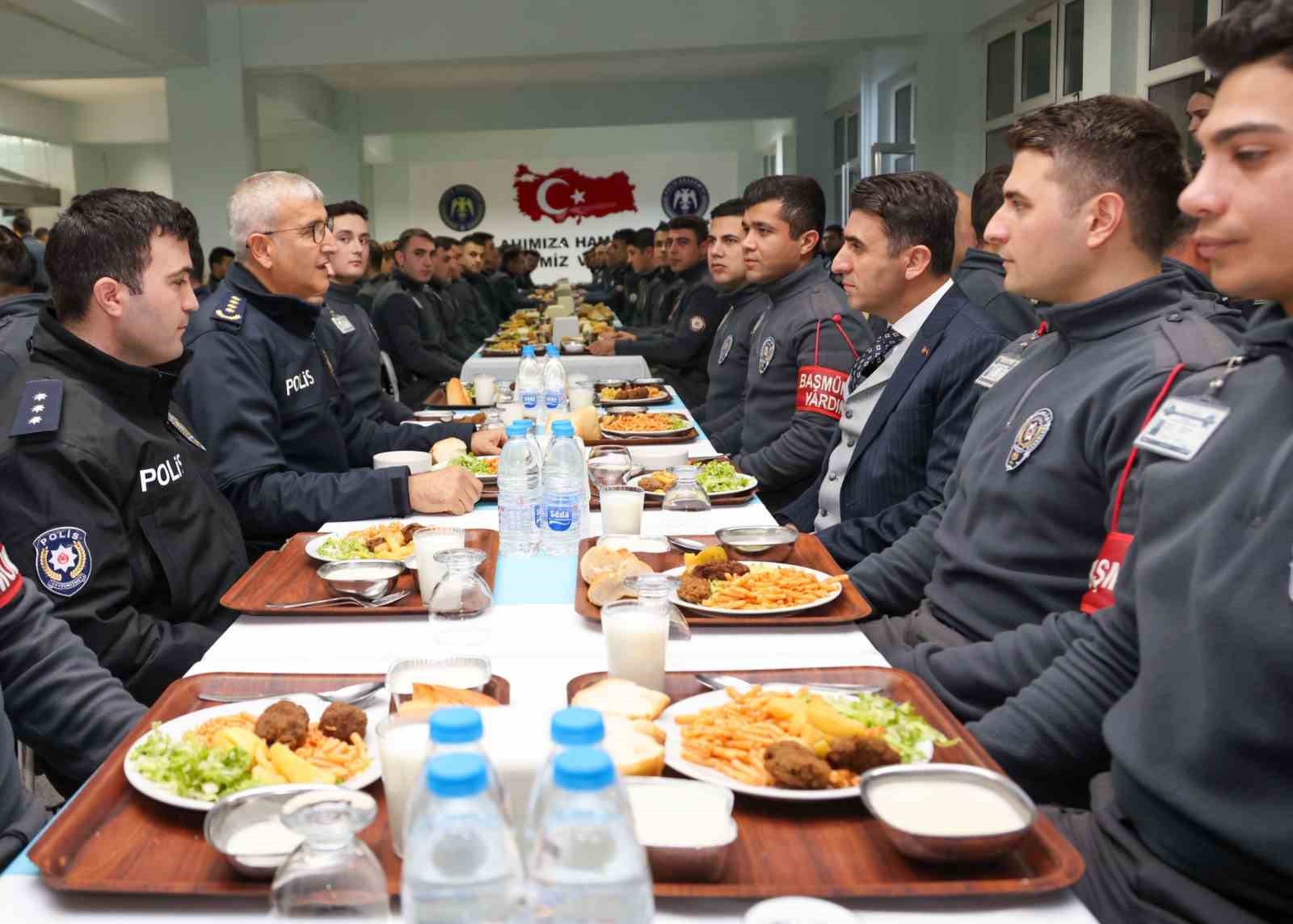 Bilecik Valisi, polis adaylarıyla buluştu.