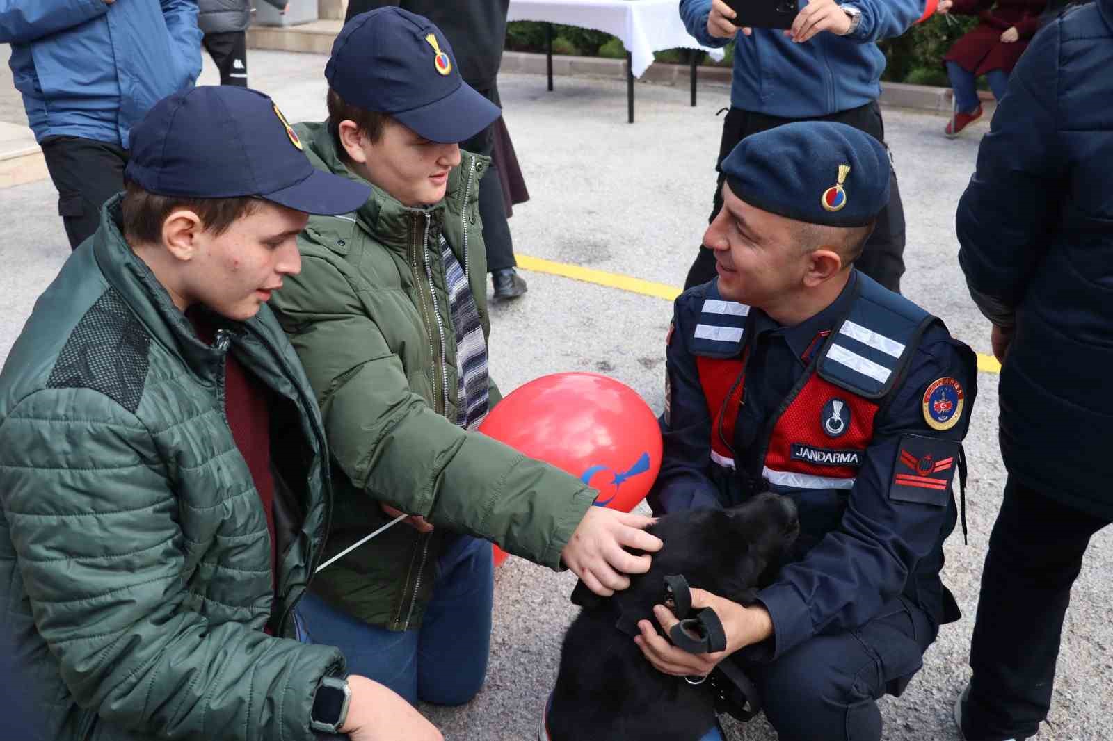 Jandarma, Afyonkarahisar'da Engelliler Günü'nü kutladı.