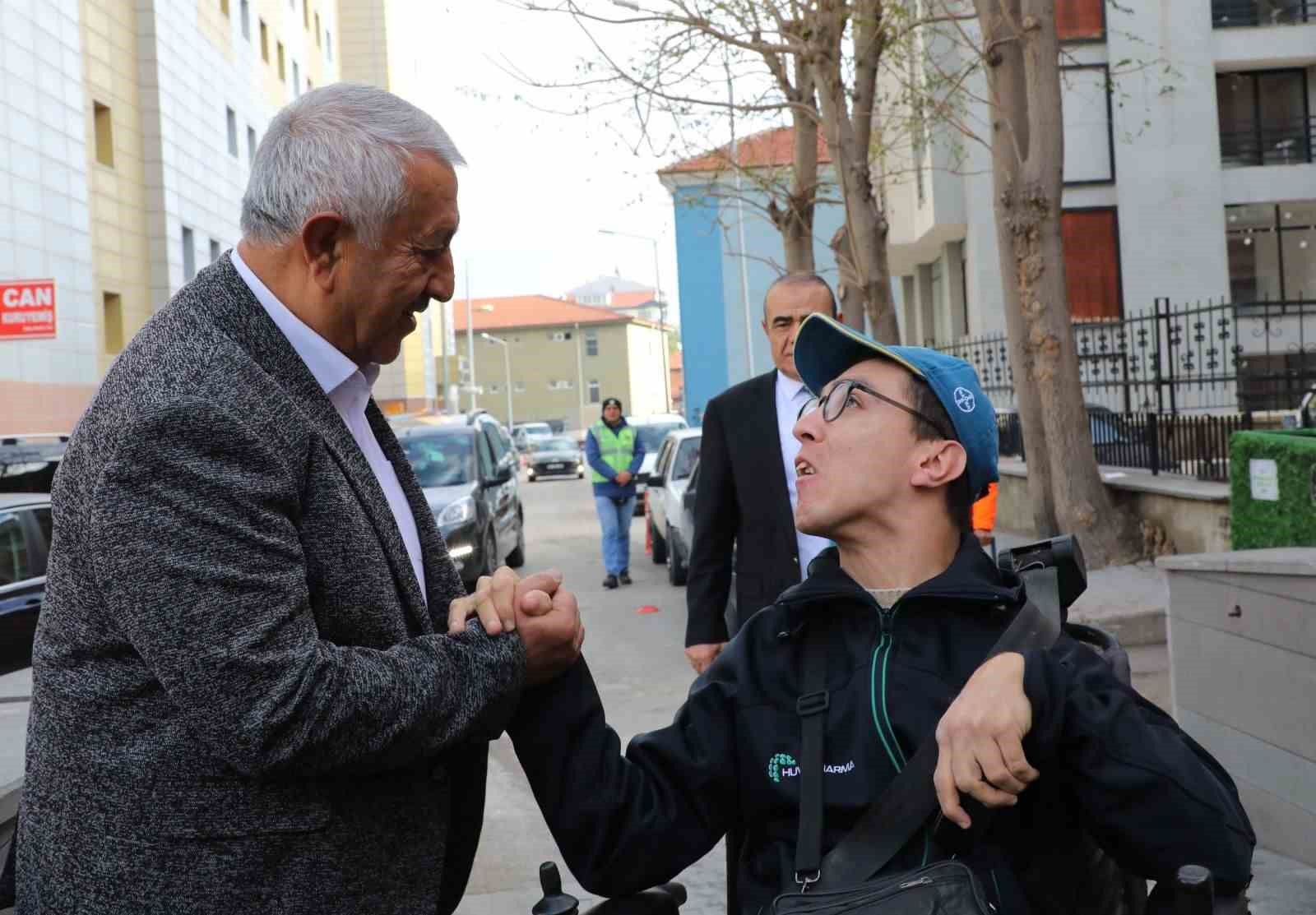 Afyonkarahisar Belediyesi Engellilere Ücretsiz Tekerlekli Sandalye Dağıttı!