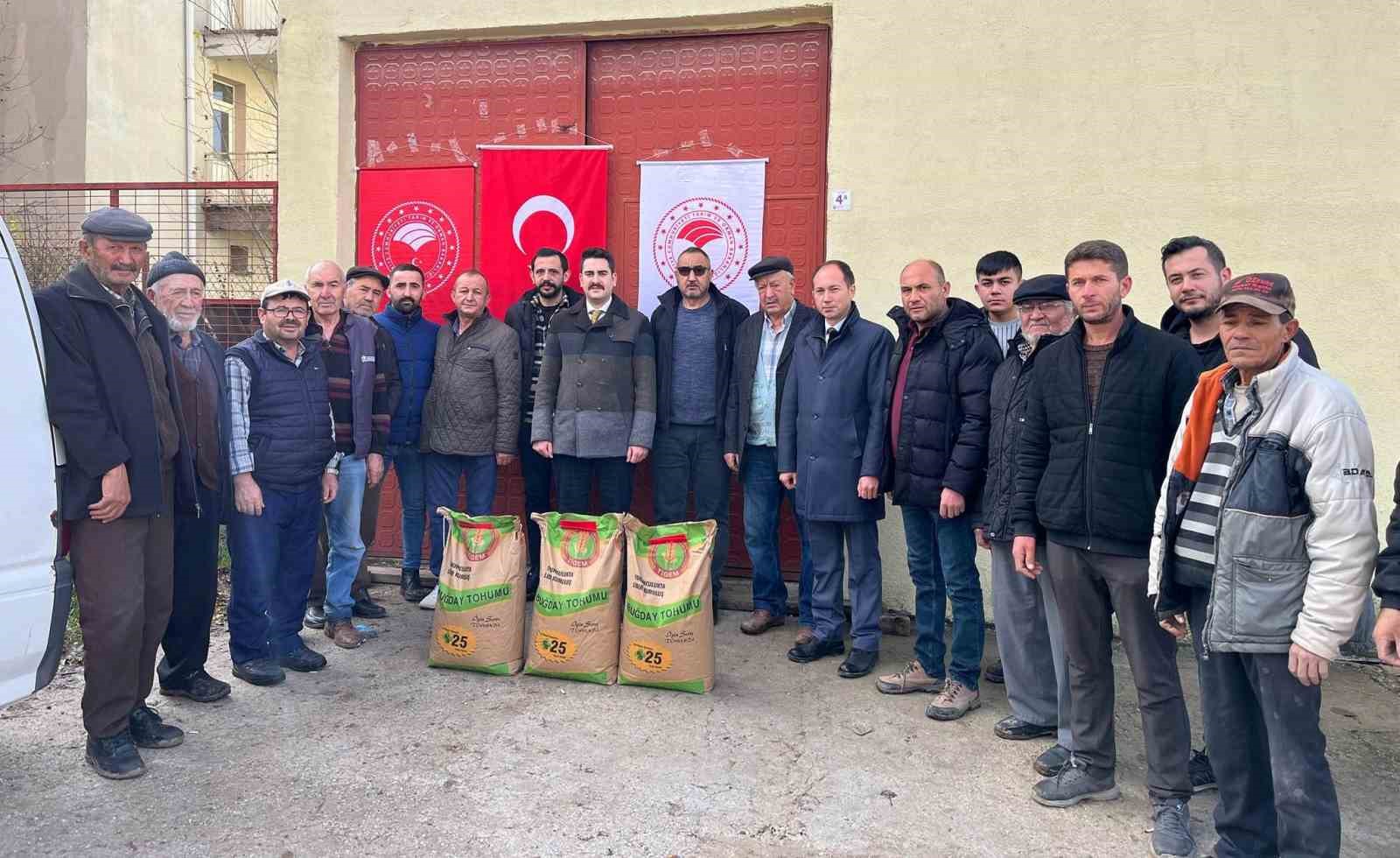 Kütahya'da çiftçilere yüzde 50 hibeli buğday tohumu dağıtıldı.