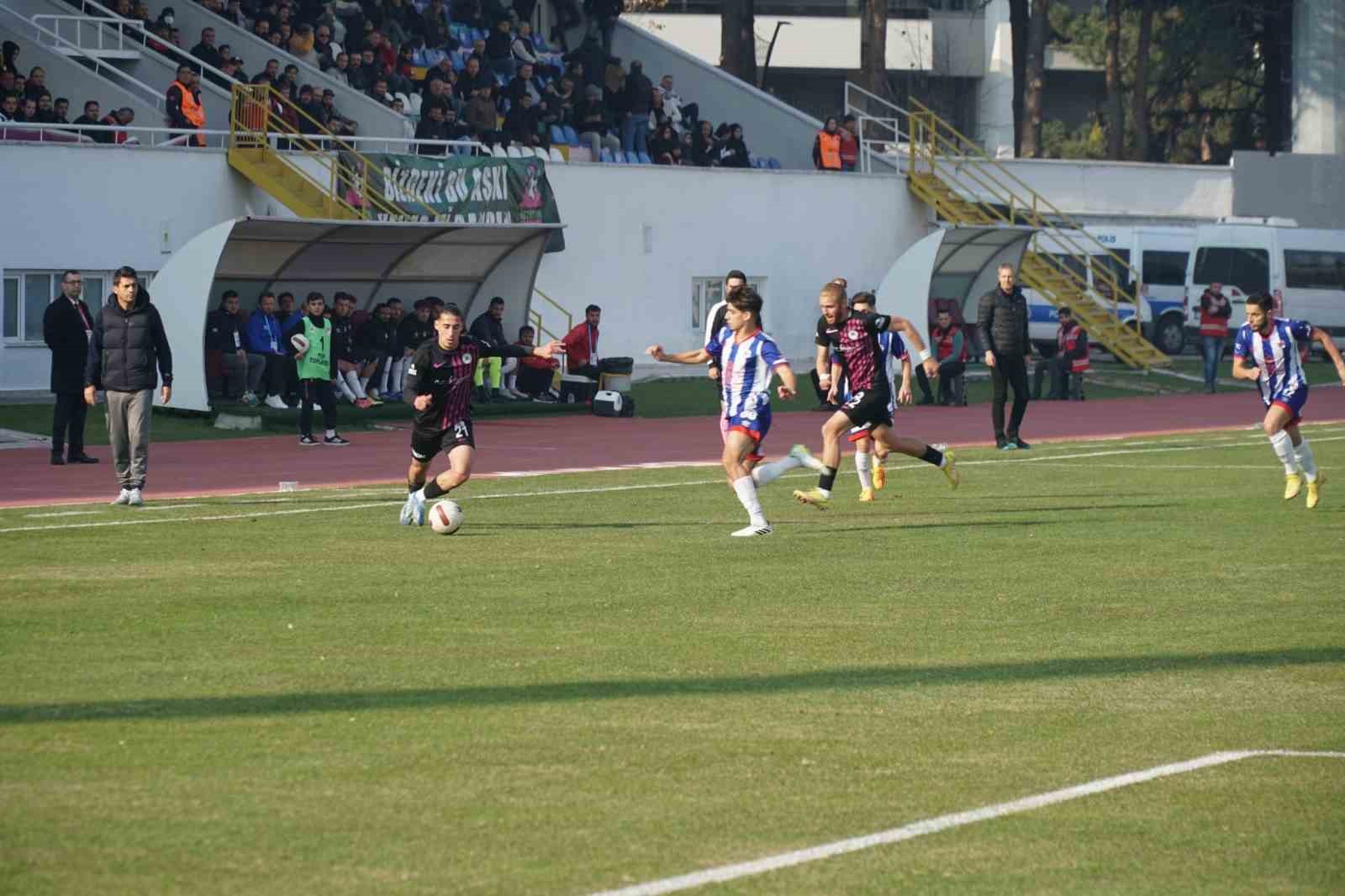 Isparta 32 Spor, Fethiyespor'u 3-0 mağlup etti.