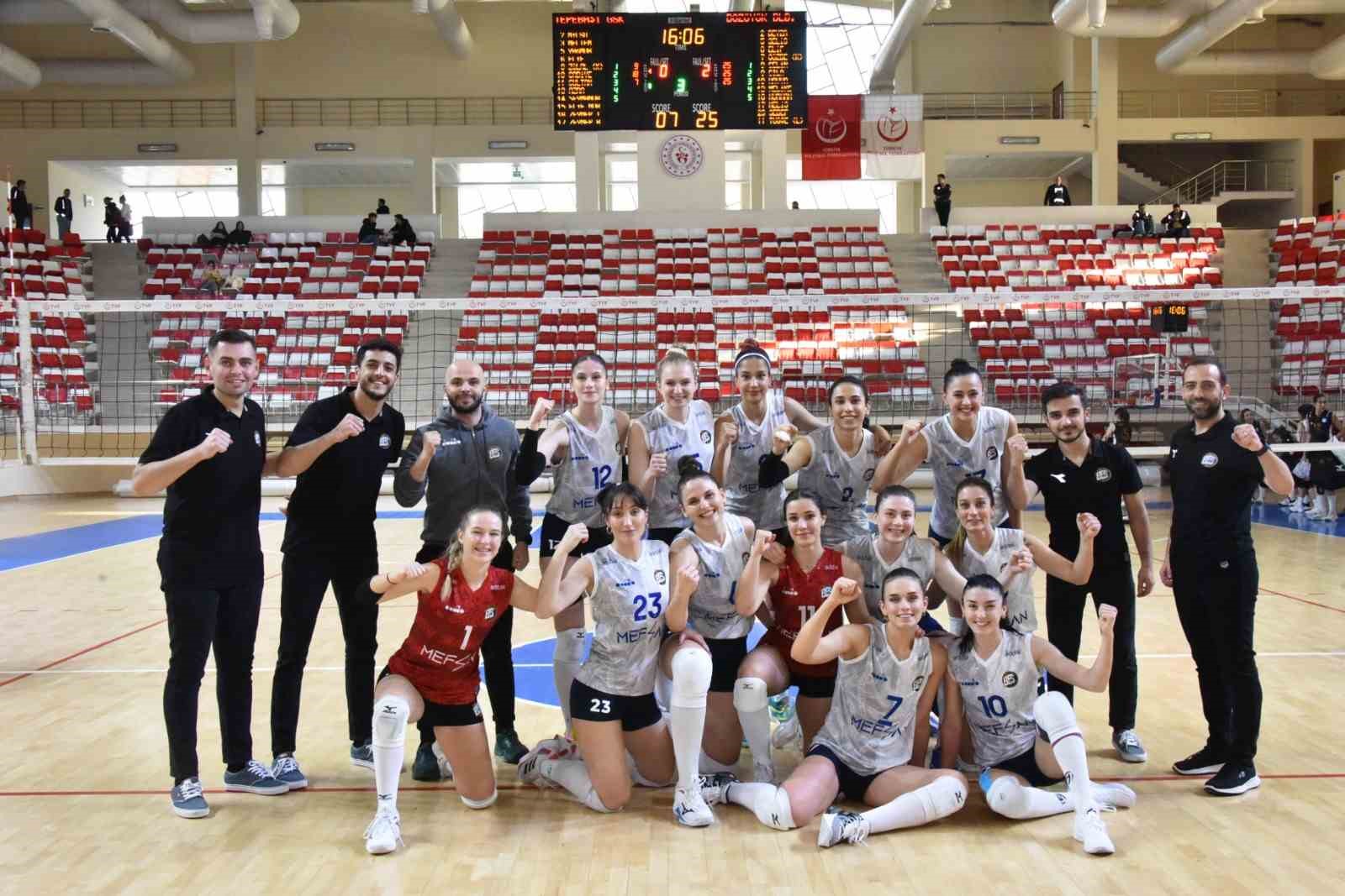 Bozüyük Kadın Voleybol Takımı Tepebaşı'na 3-0 galip!