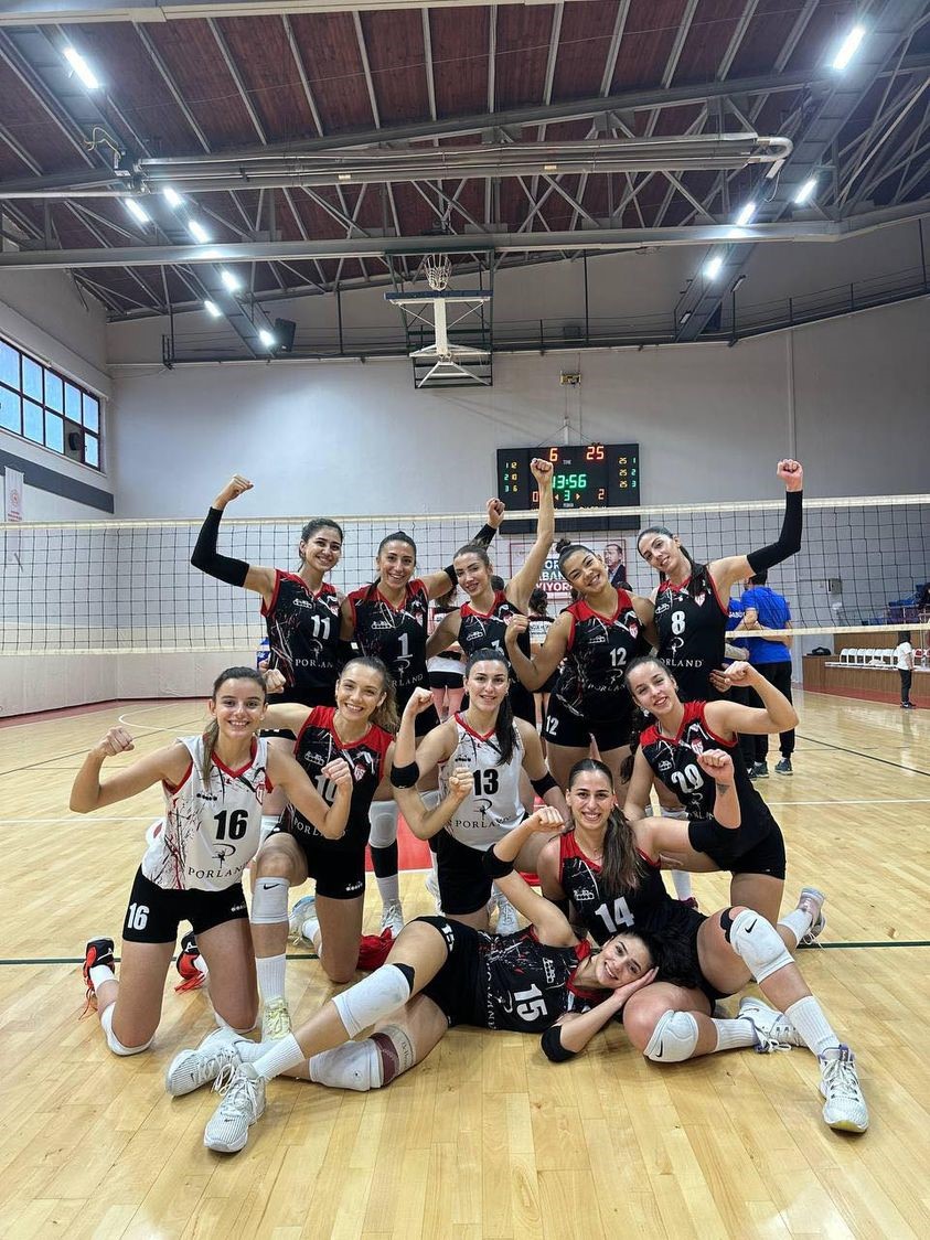 Bilecik Belediyesi Voleybol, Karabük'ü 3-0 Yendi.