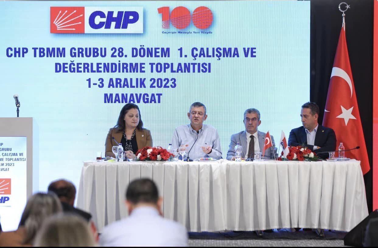 CHP, Antalya'da seçim stratejilerini belirlemek için çalışma kampı düzenledi.